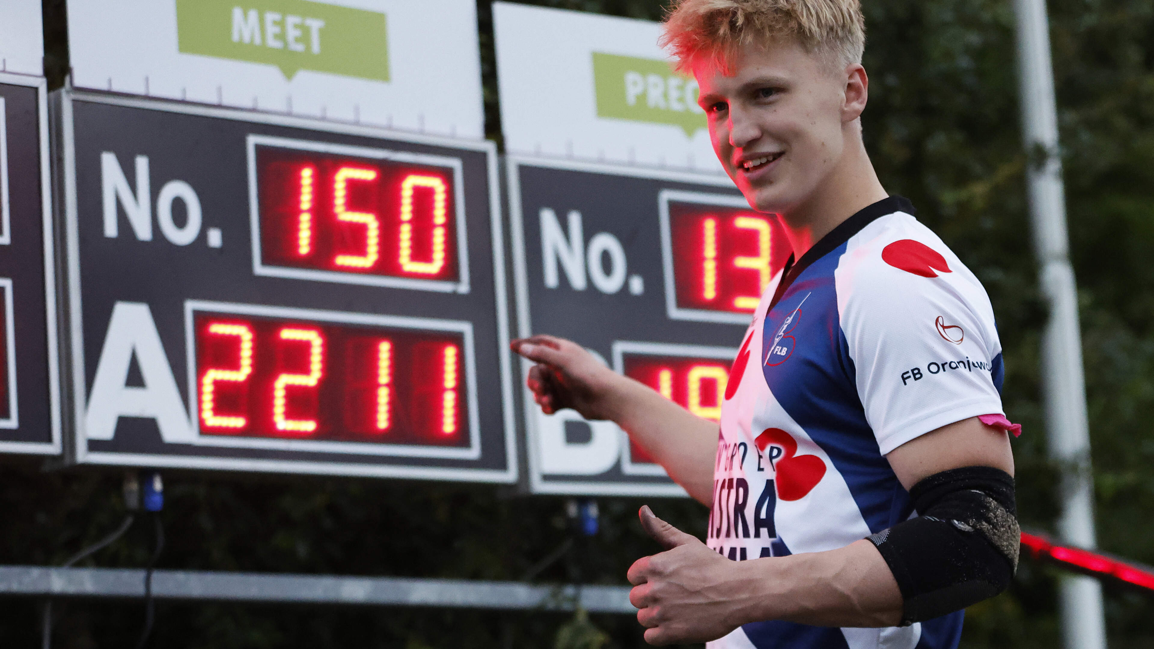 Zelfs een matige sprong levert Germ Terpstra record op in Burgum: ‘De sprong wie kantsje boord’