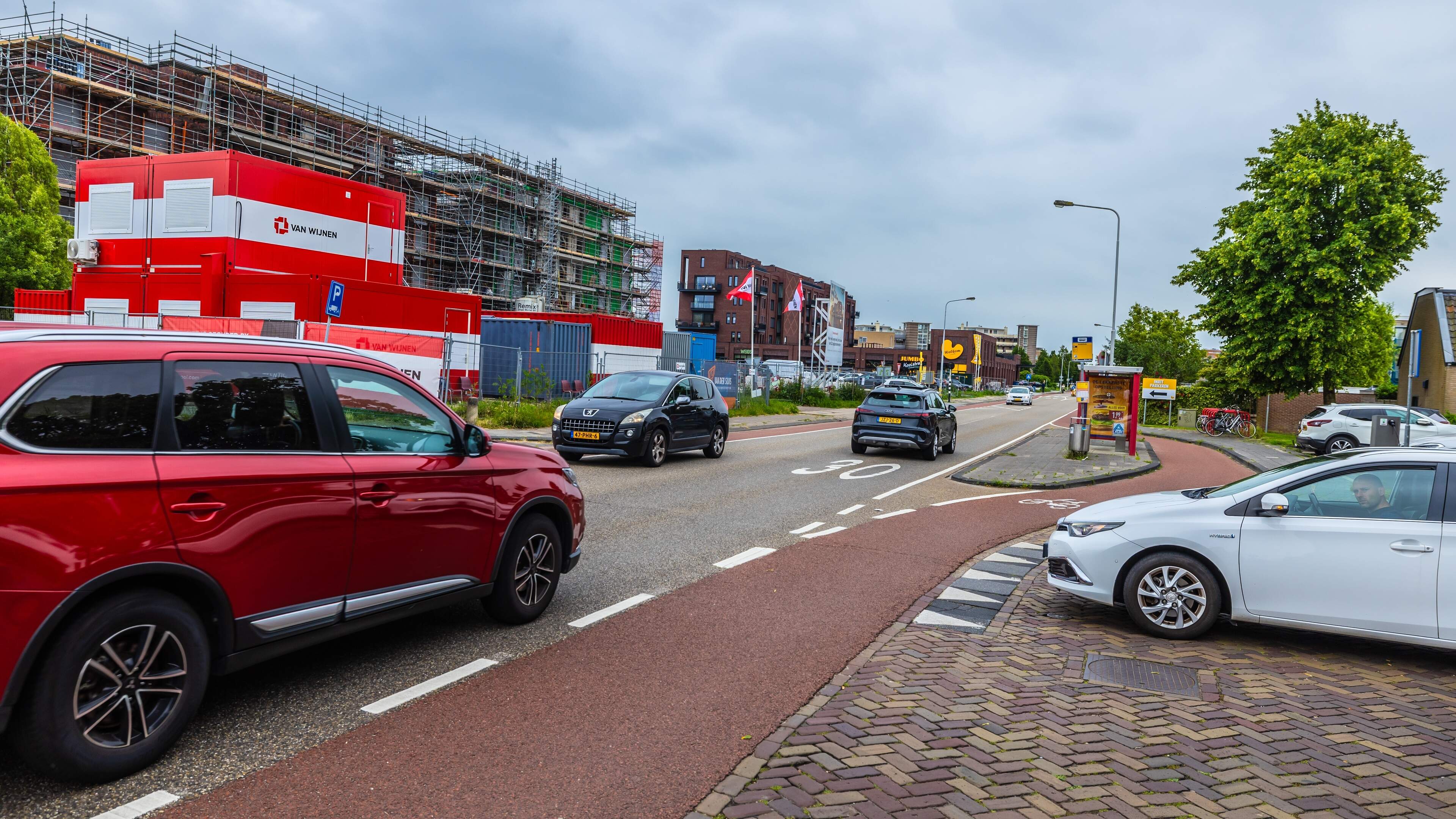Oppenhuizerweg in Sneek op de schop. Wat vinden omwonenden van het plan? ‘Brug staat vaak open’