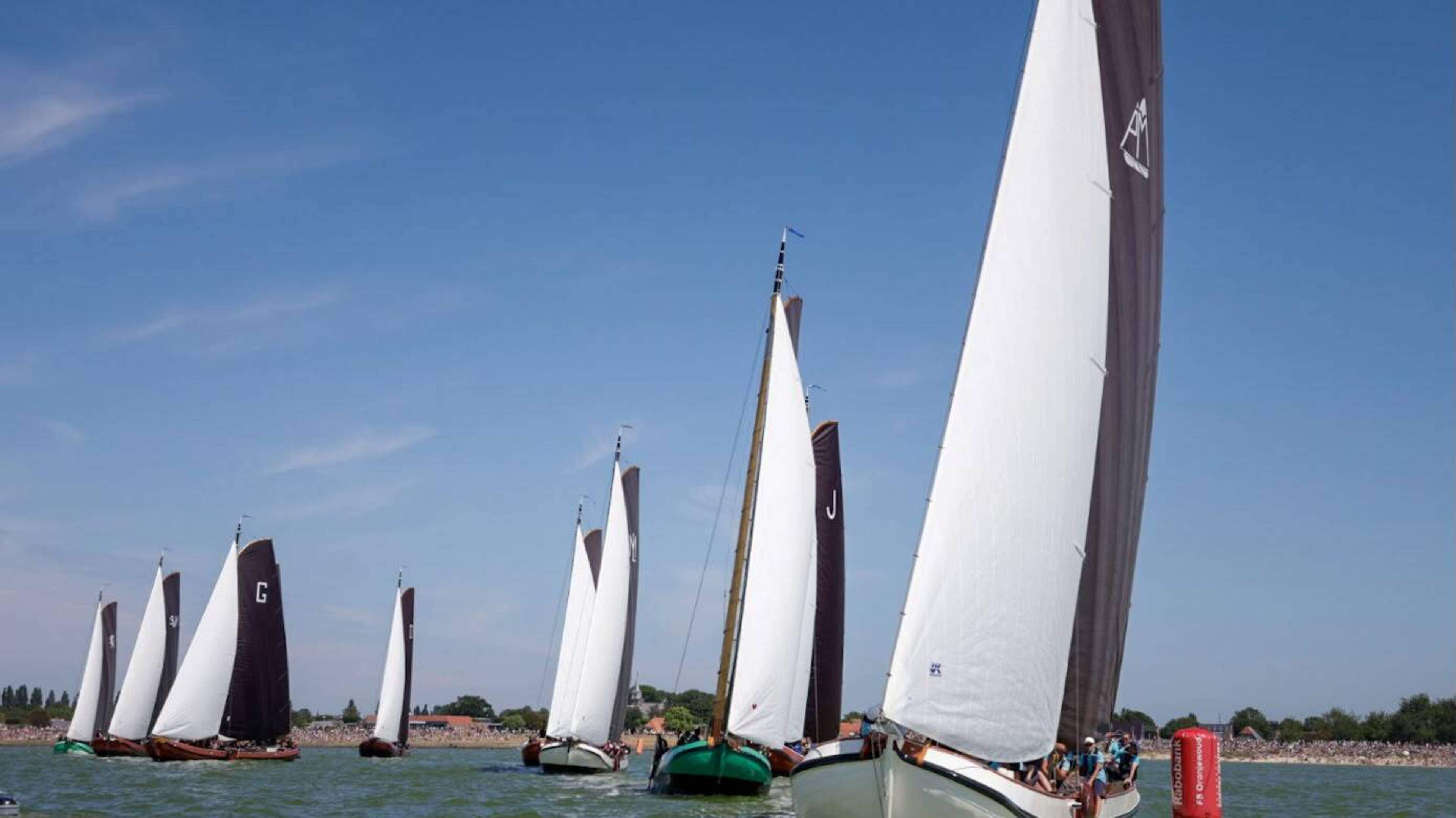 Grou wint overtuigend op IJsselmeer bij Stavoren. Lemmer tweede en Heerenveen op drie. Lees hier all