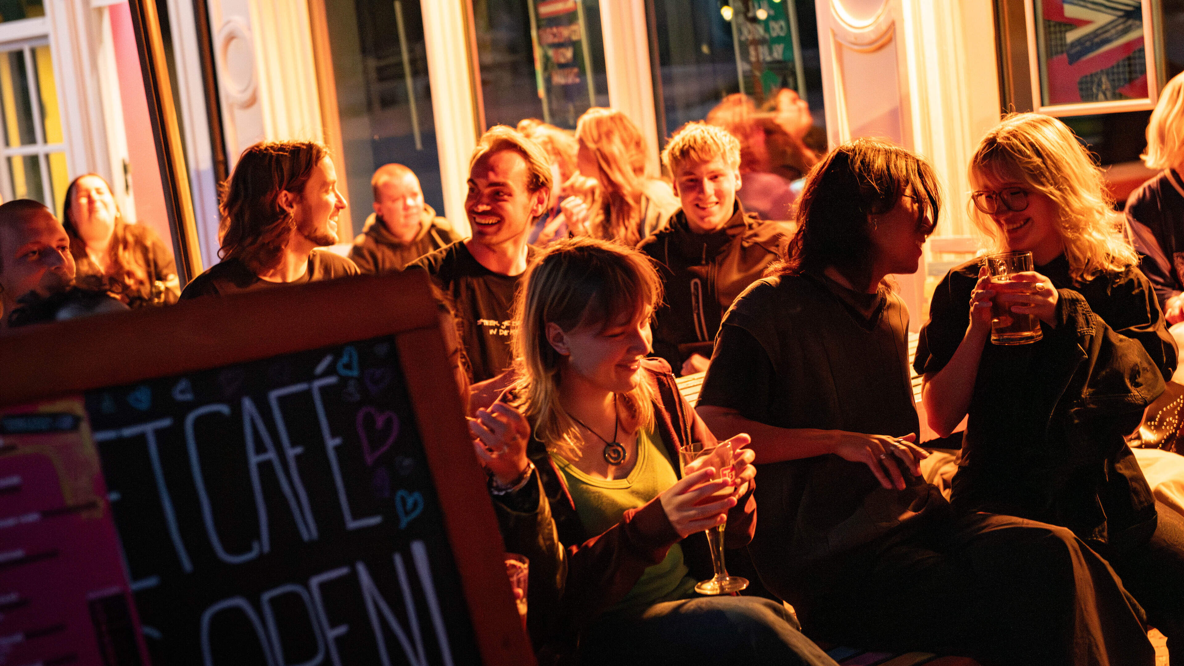 Eten laten bezorgen in café popcentrum Neushoorn kan voortaan. Je eigen hap meenemen mag ook