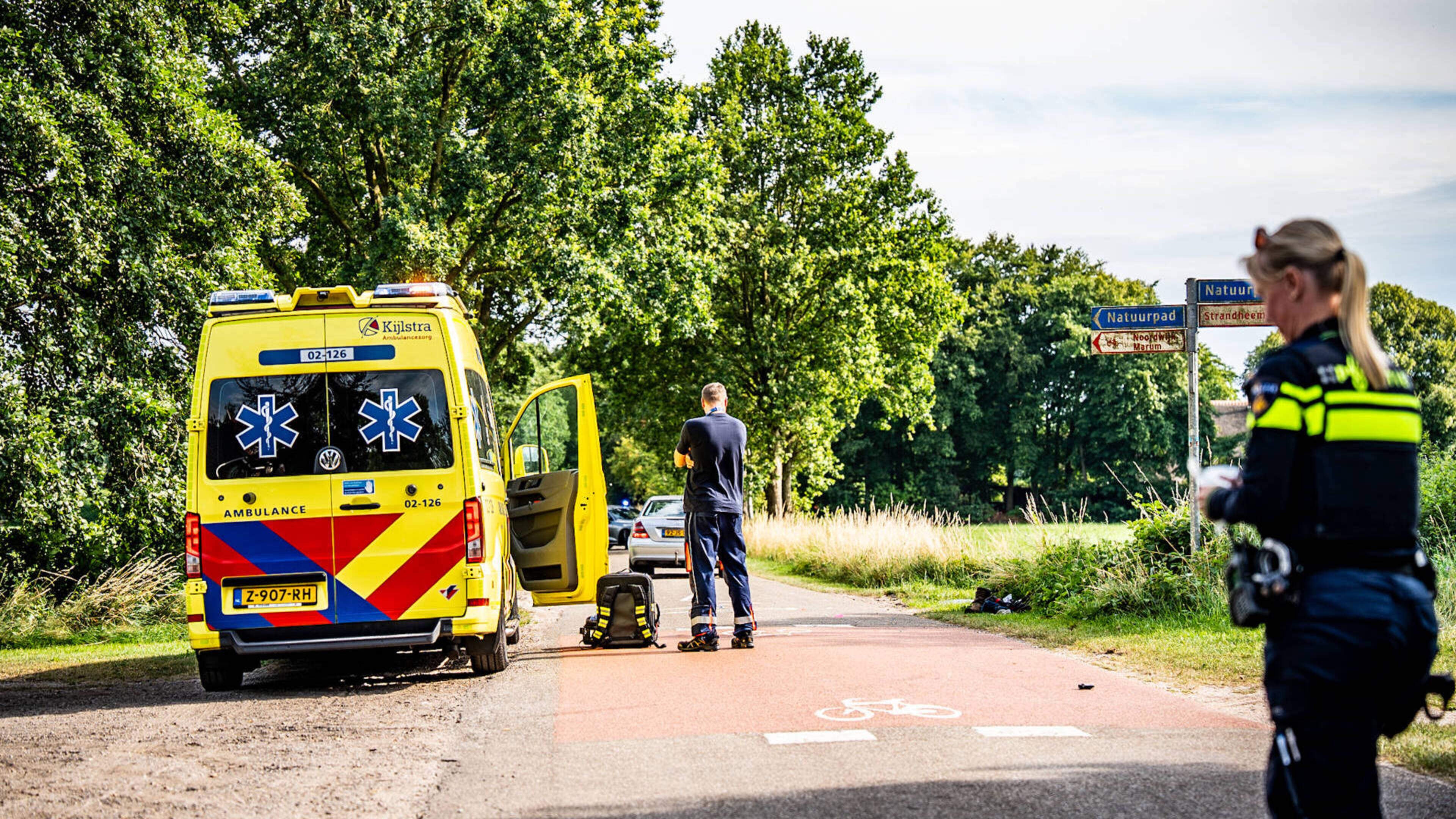 Brommerrijder raakt gewond bij botsing in Opende & brandweer bevrijdt beknelde automobilist in Schal