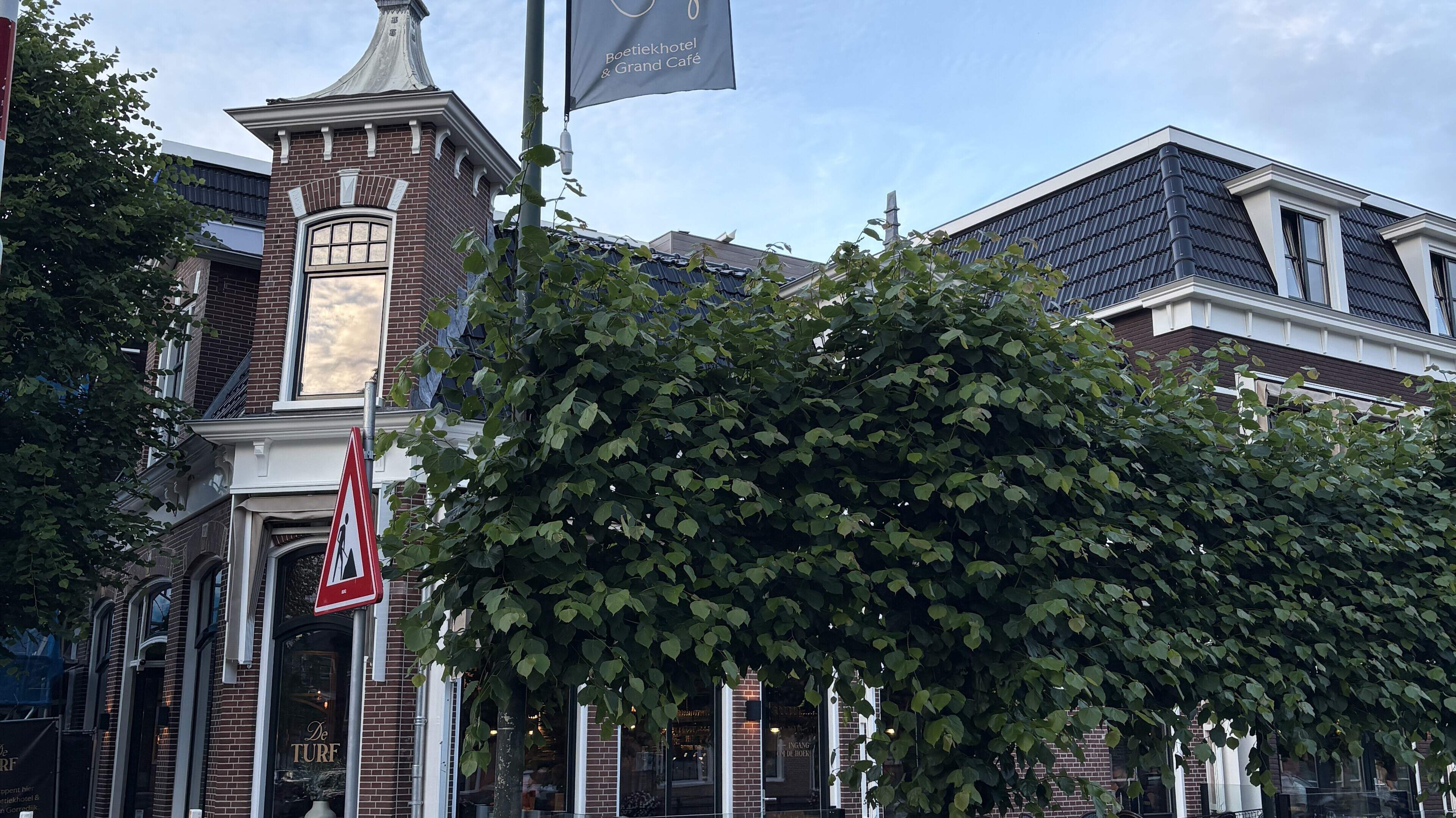In De Turf in Gorredijk is aan alles gedacht, van het eten voor de kleintjes tot in het groen gestok