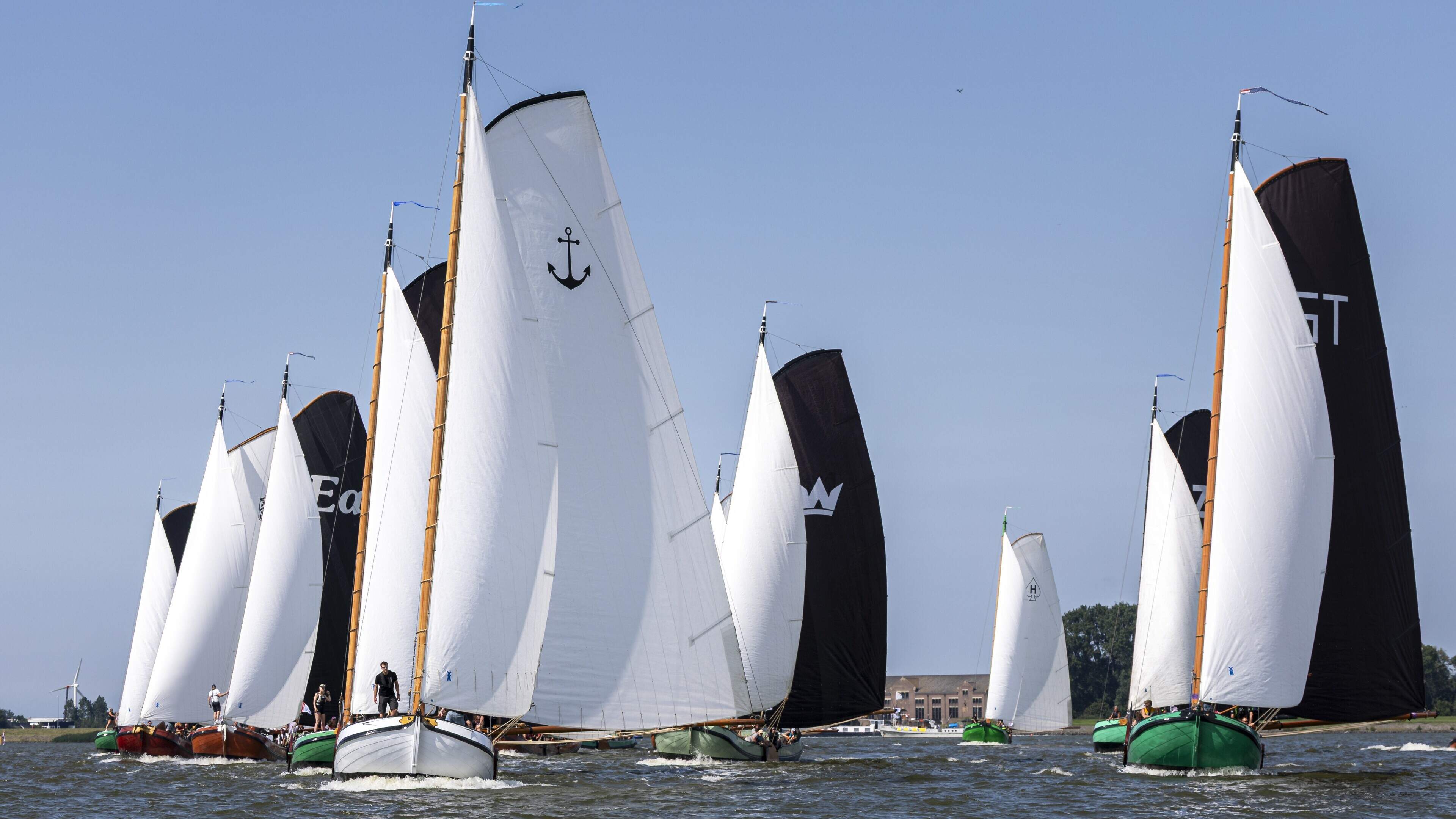 Ongekend spektakelstuk inleiding voor spannende finale: Sterke Jerke en Doarp Eastermar maken er pra
