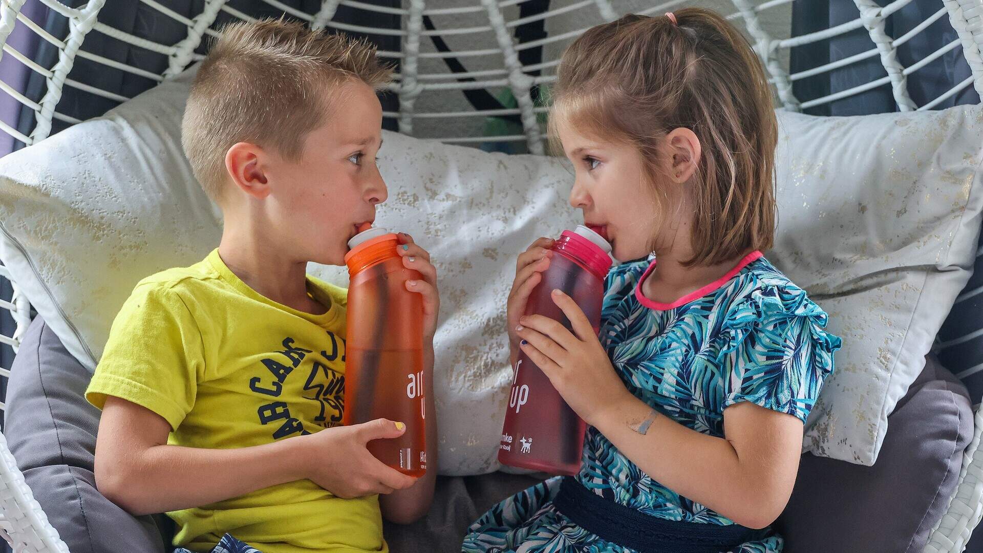 Kinderen smeken om dure drinkfles met geurend water. Waarom is de Air Up zo razend populair?