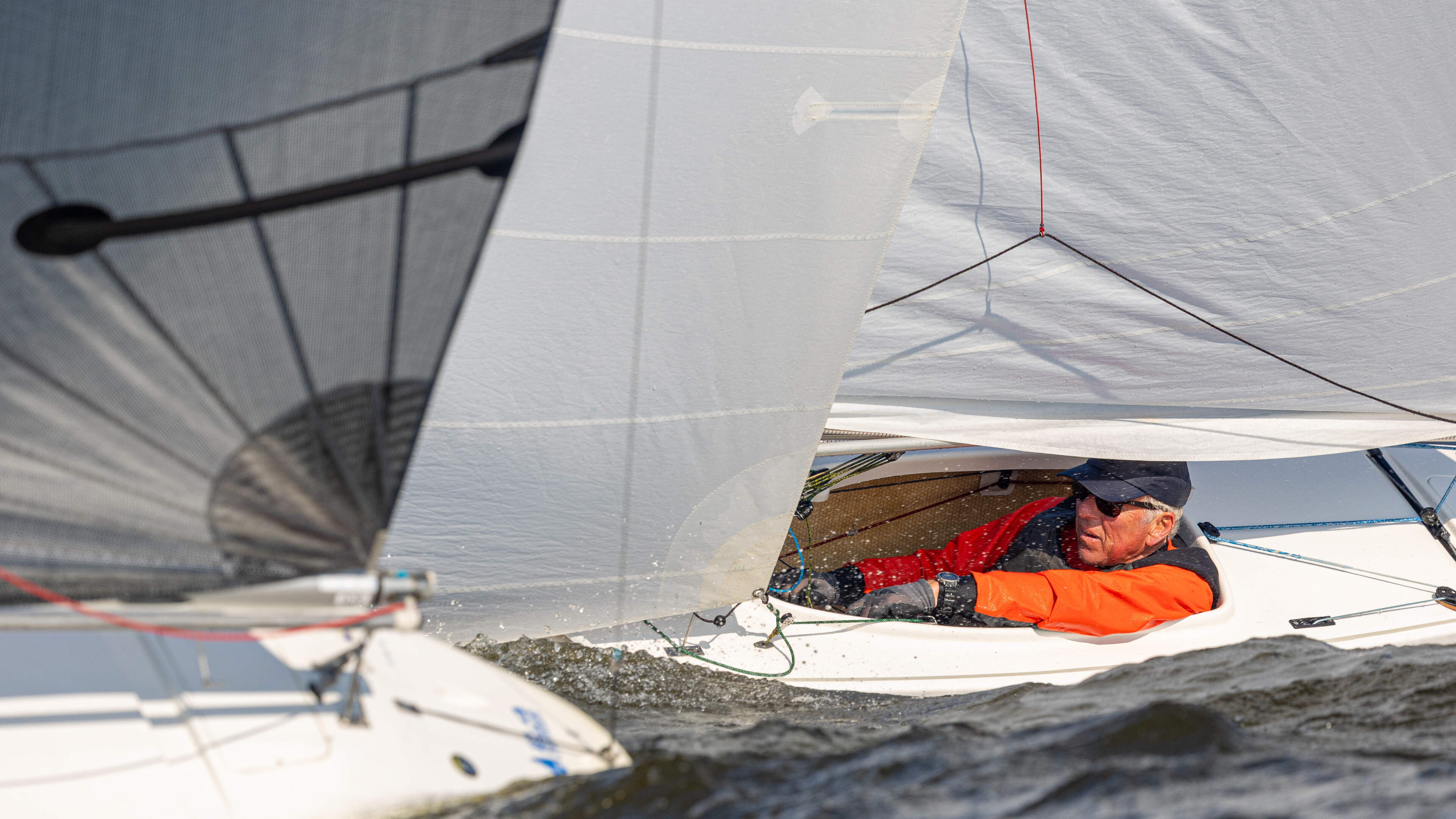 Perfect slot WK 2.4mR op Snitser Mar: Tjeerd van der Zee de beste Fries. ’Was een kwestie van geduld