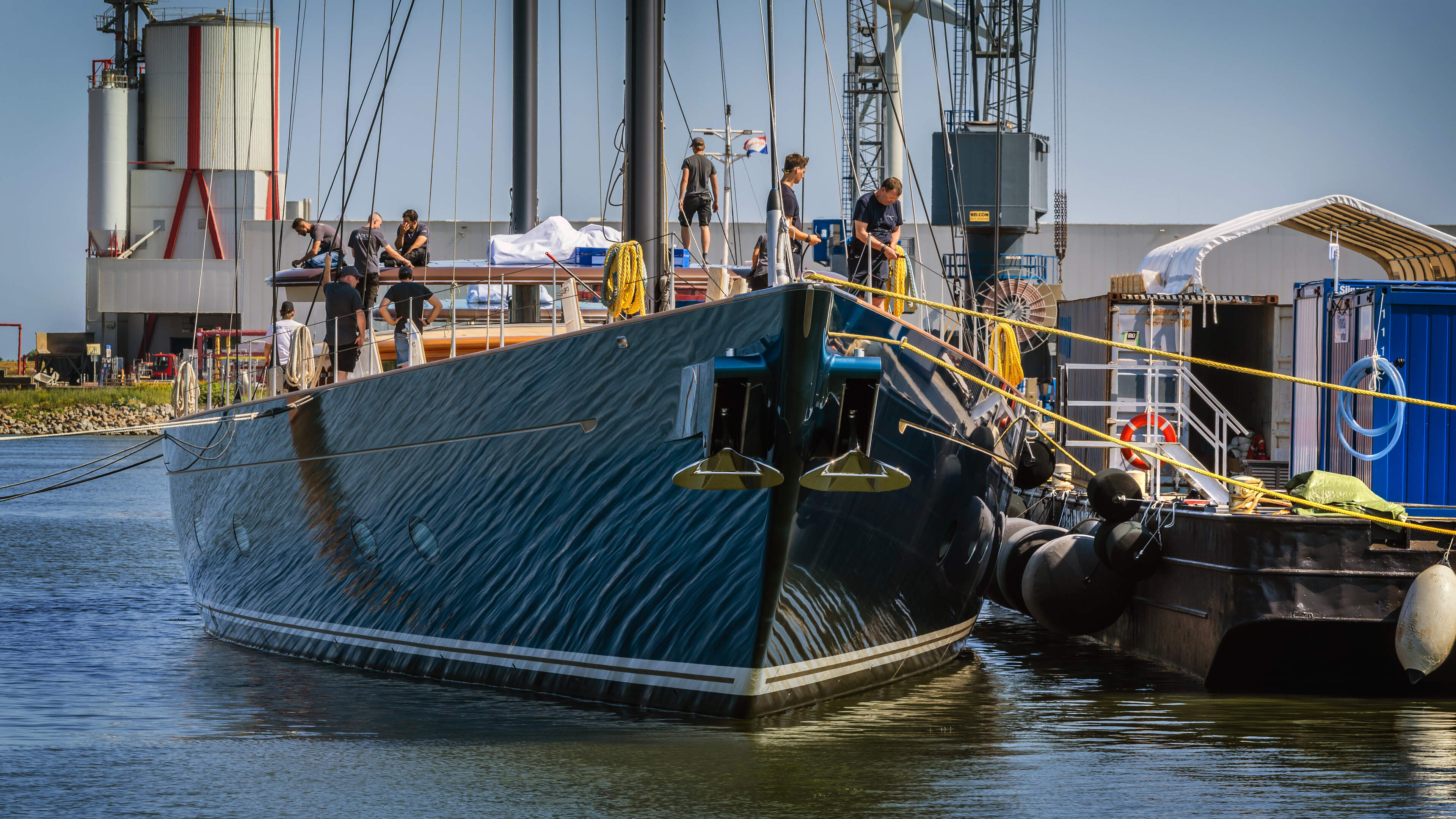 Zo kwam een peperduur, fossielvrij superjacht in Harlingen terecht: ’Het is gewoon fantastisch’