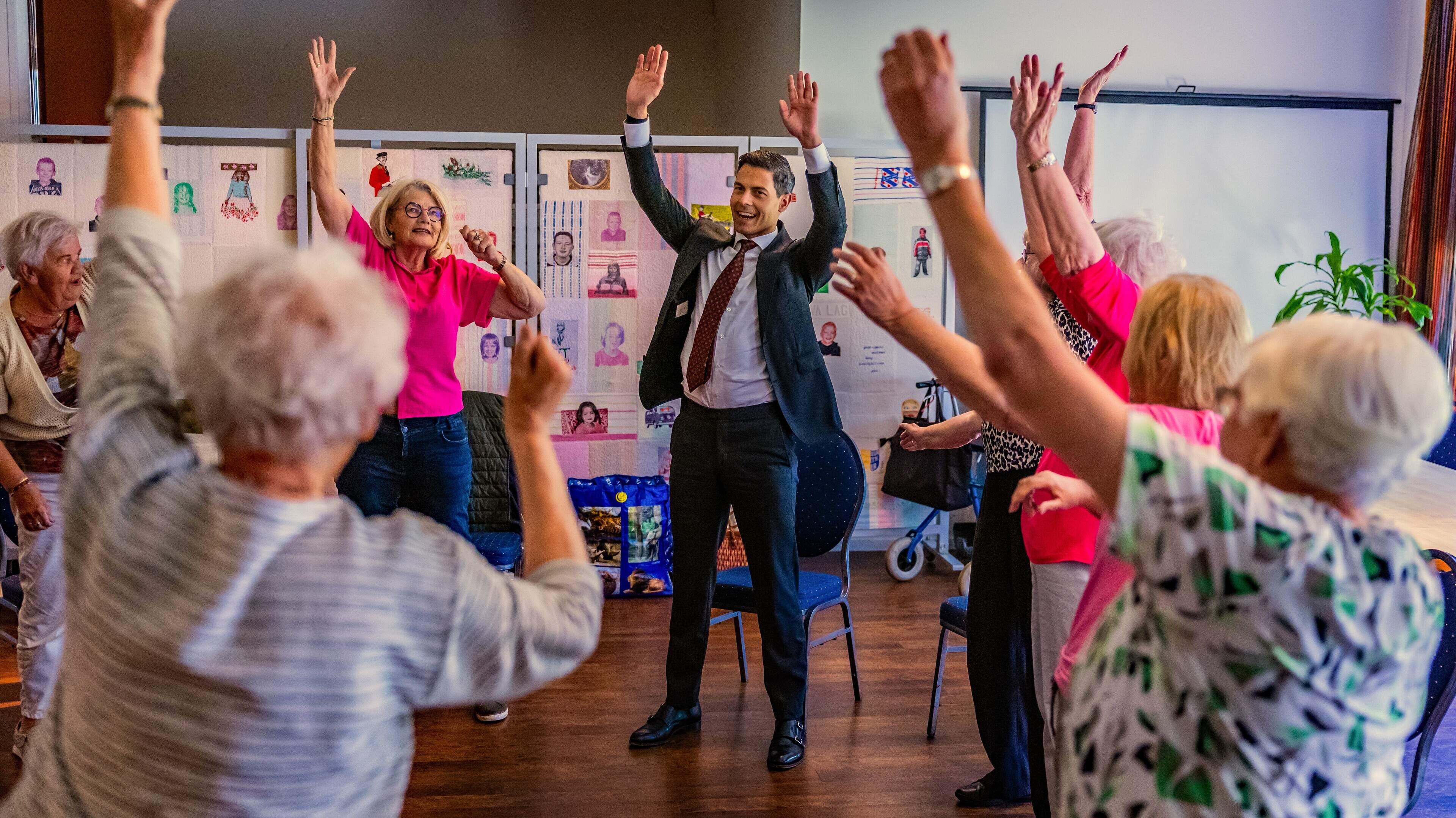 Waarom premier Rob Jetten woensdagmiddag opeens opdook in de Leeuwarder wijk Camminghaburen