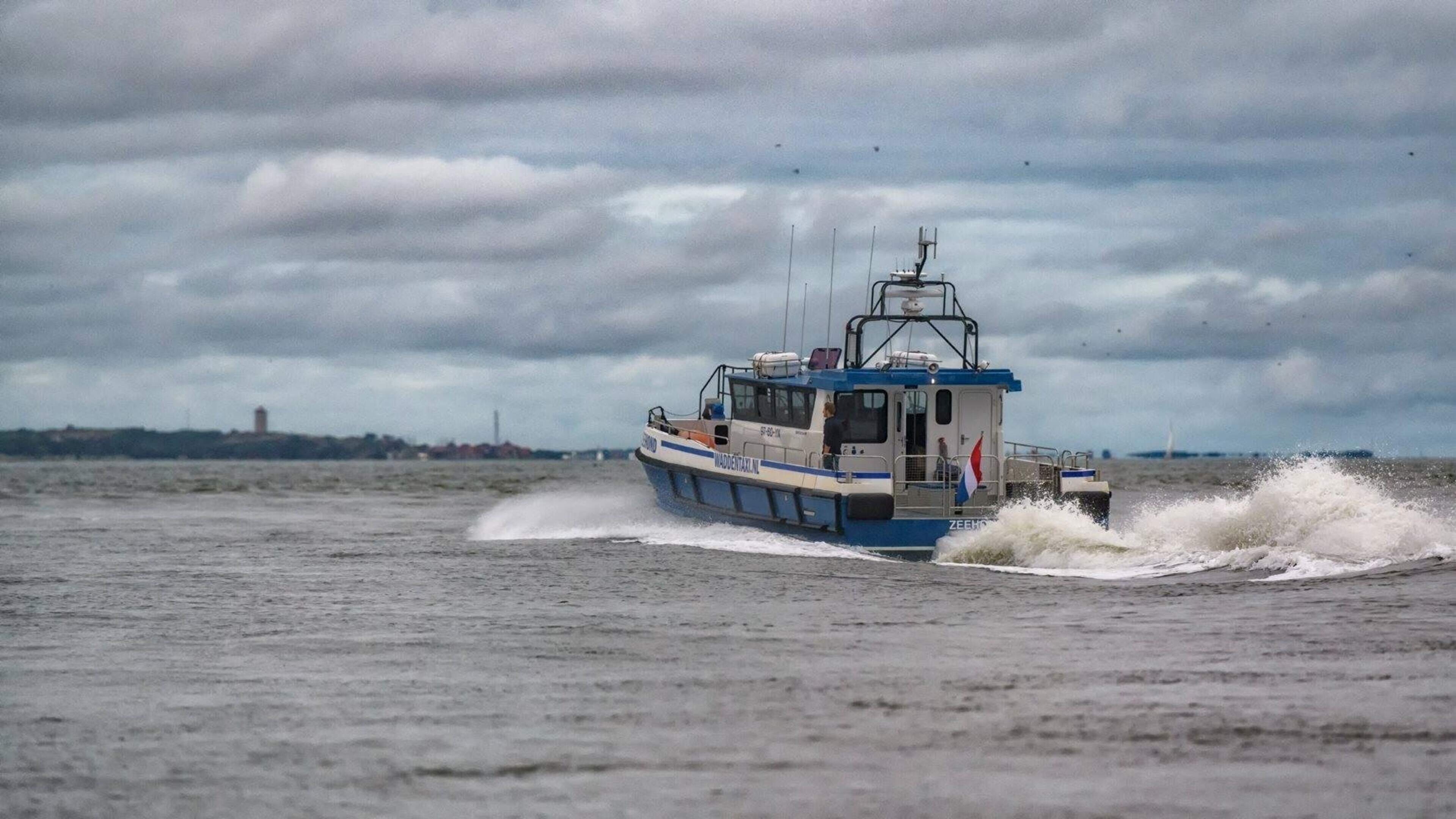 Waddentaxi tussen Terschelling en Vlieland blijft in de vaart. ’We hopen een keer quitte te kunnen s