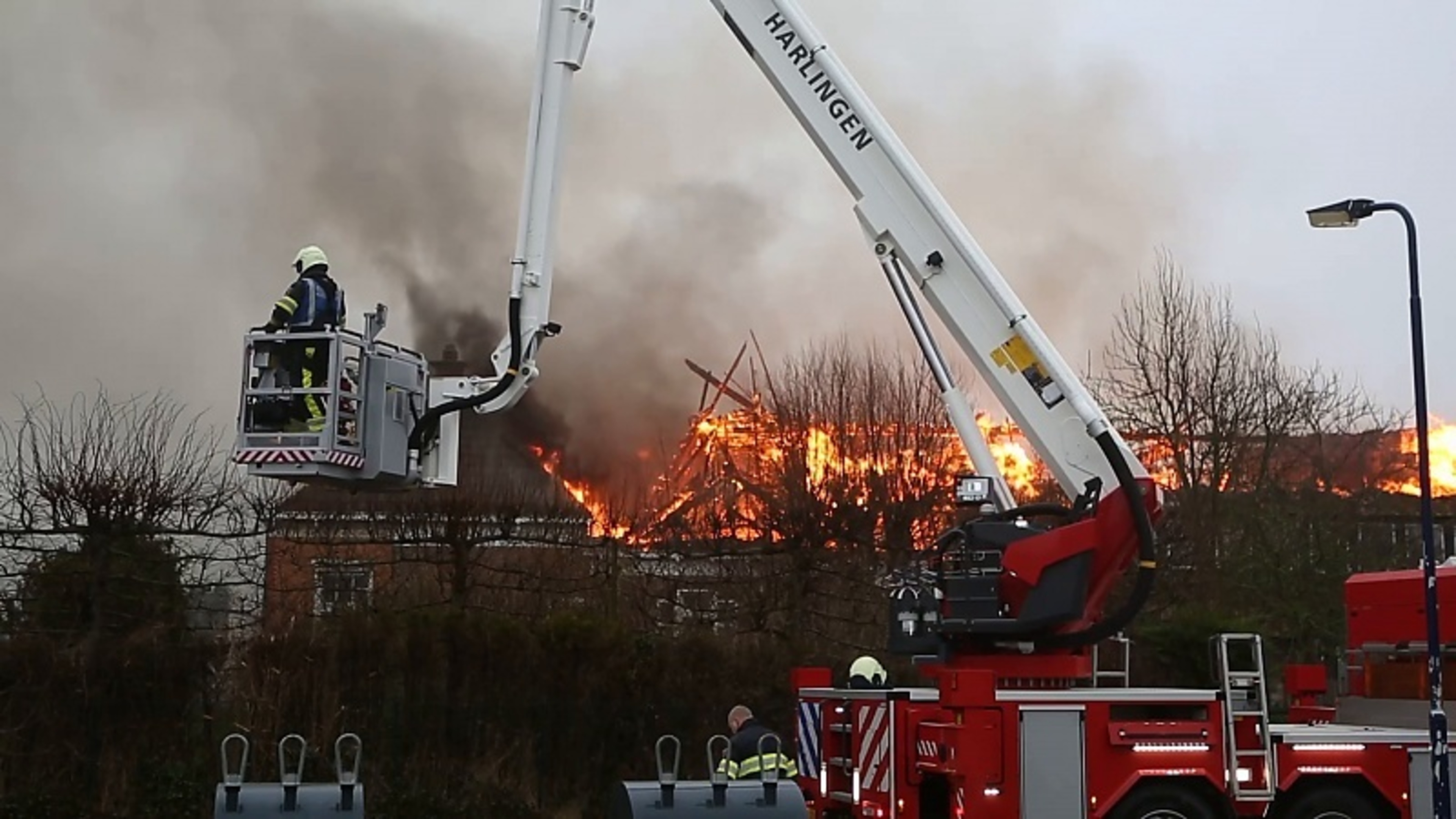 Grote brand in boerderij Tzummarum