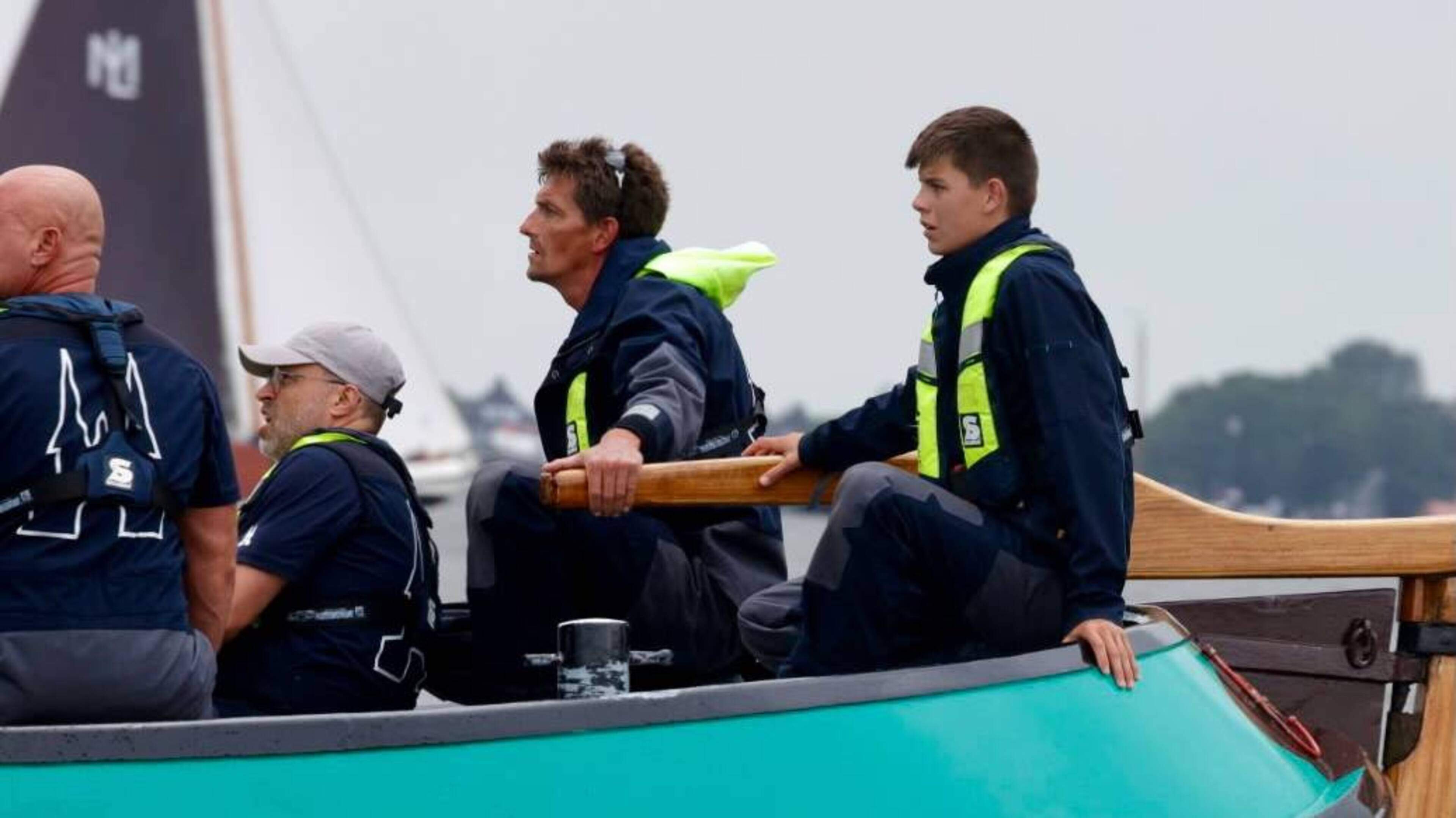 Jappie Visser jaagt Sneker Pan glorieus naar de winst op Snitser Mar. Heerenveen tweede en Woudsend 