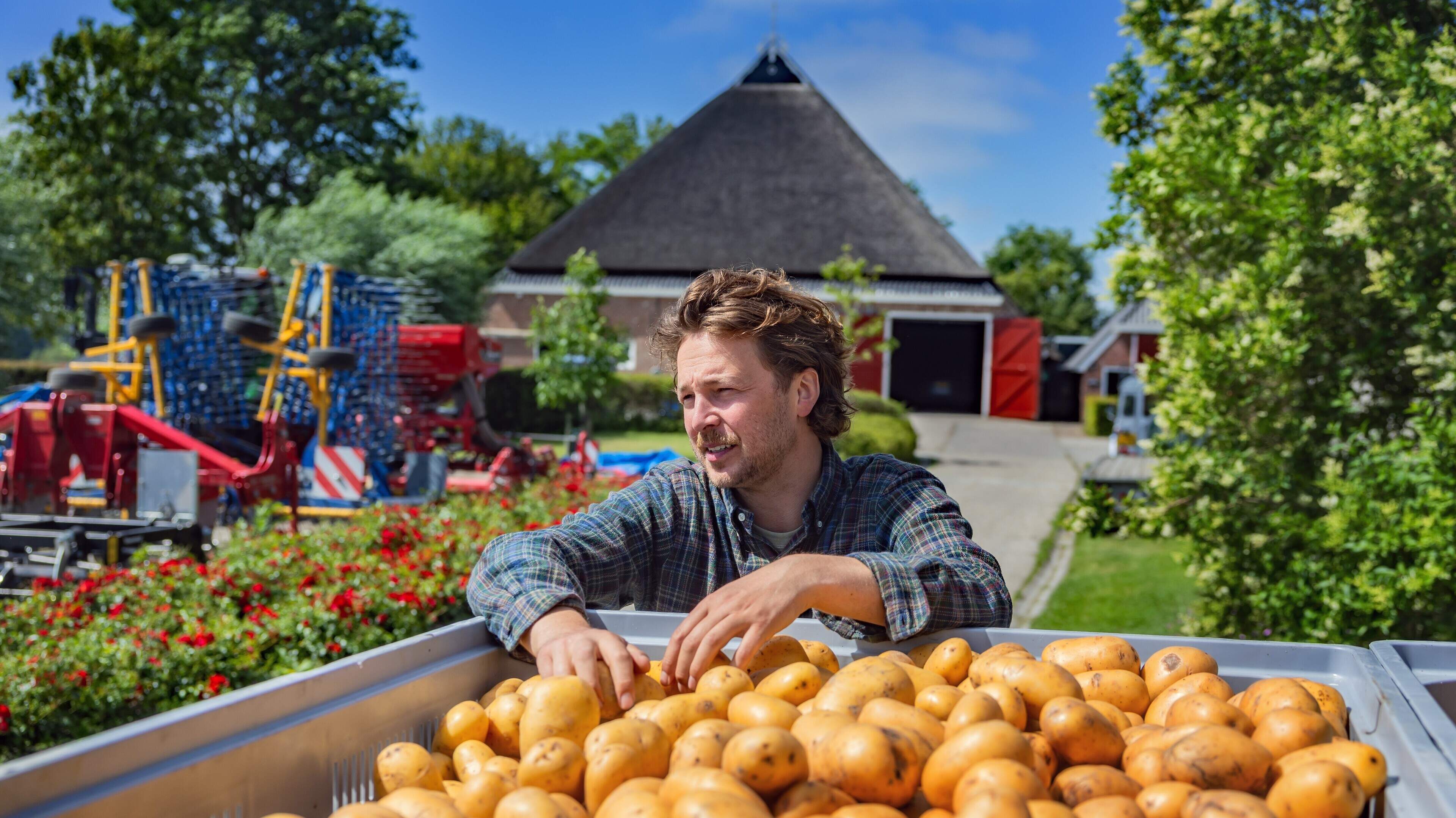 Folkert (36) uit Engwierum boert bewust op de minst efficiente manier: ’Een kool van 30 cent verkoop