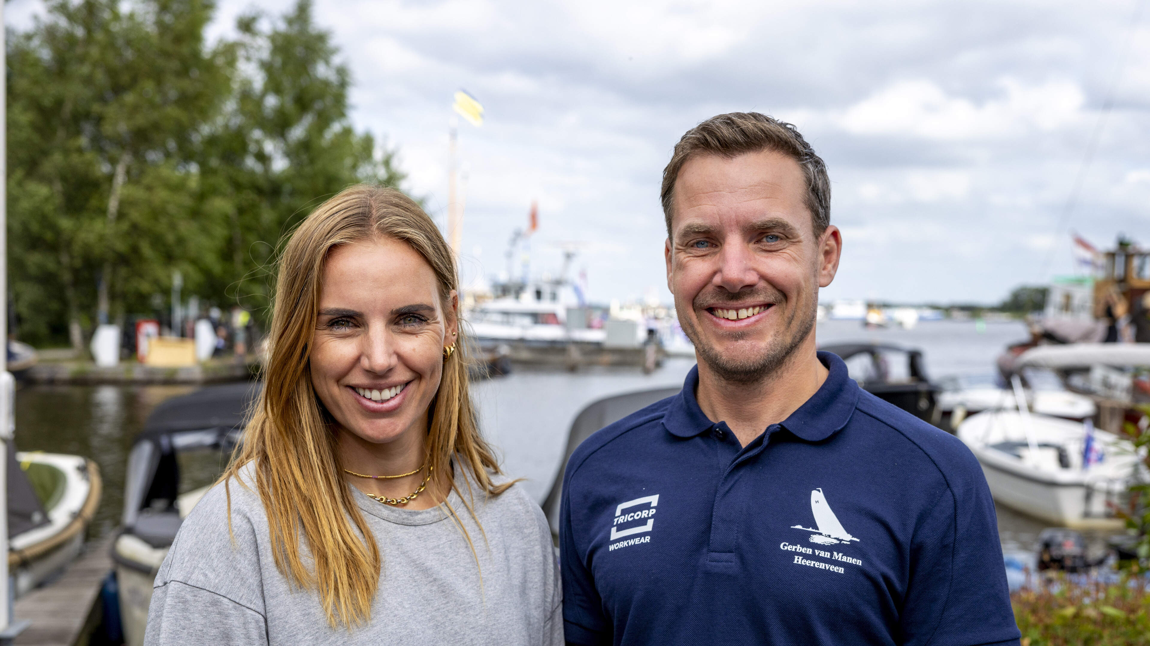 Marit en Roelof Bouwmeester zien skûtsjes wegkomen met overtredingen. ’Dêr soest sa hurd diskwalifis