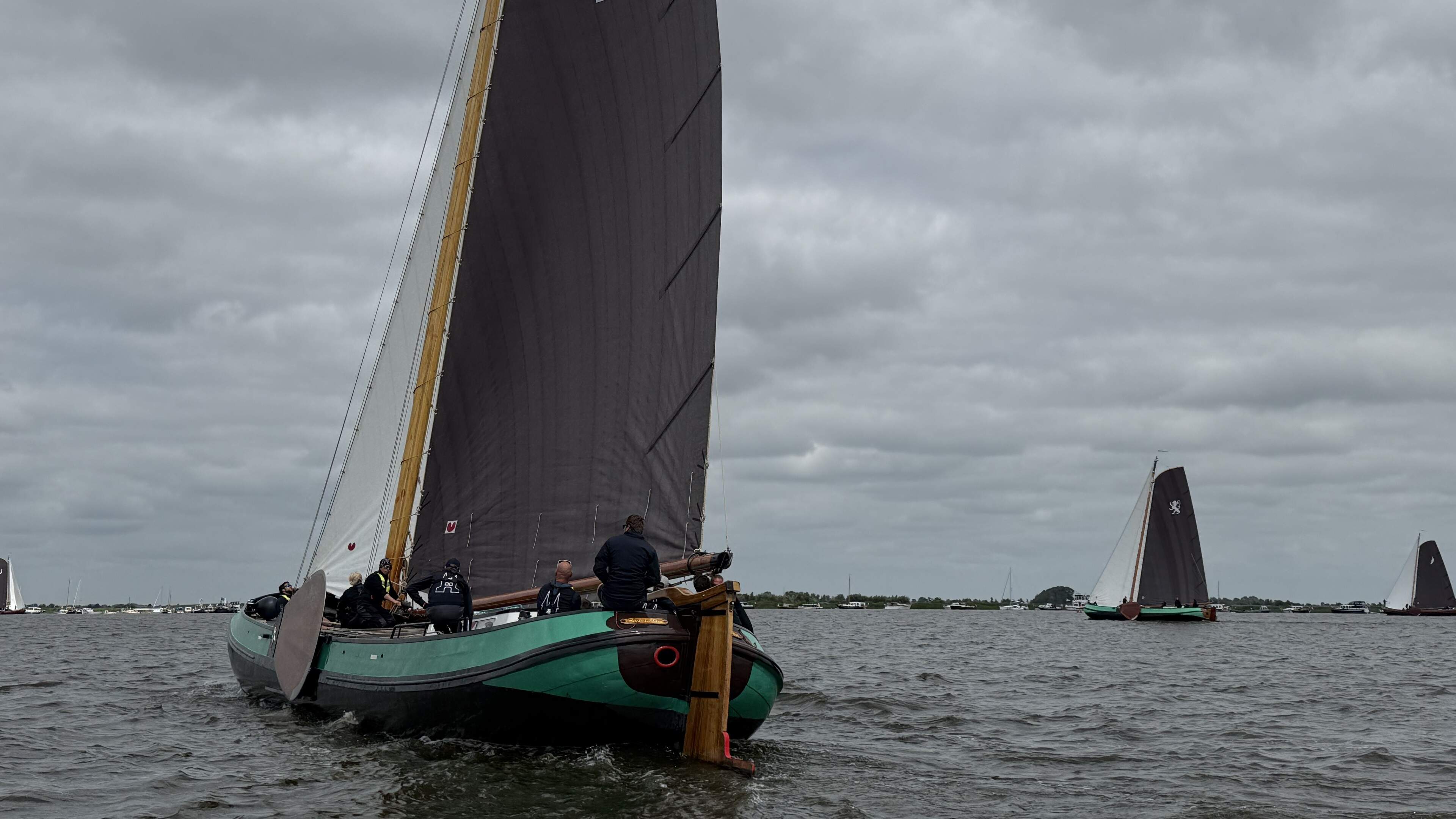 Grou, Sneek en Earnewâld wonnen op thuiswater. Hoe doet Langweer het vandaag in Langweer? Volg de we