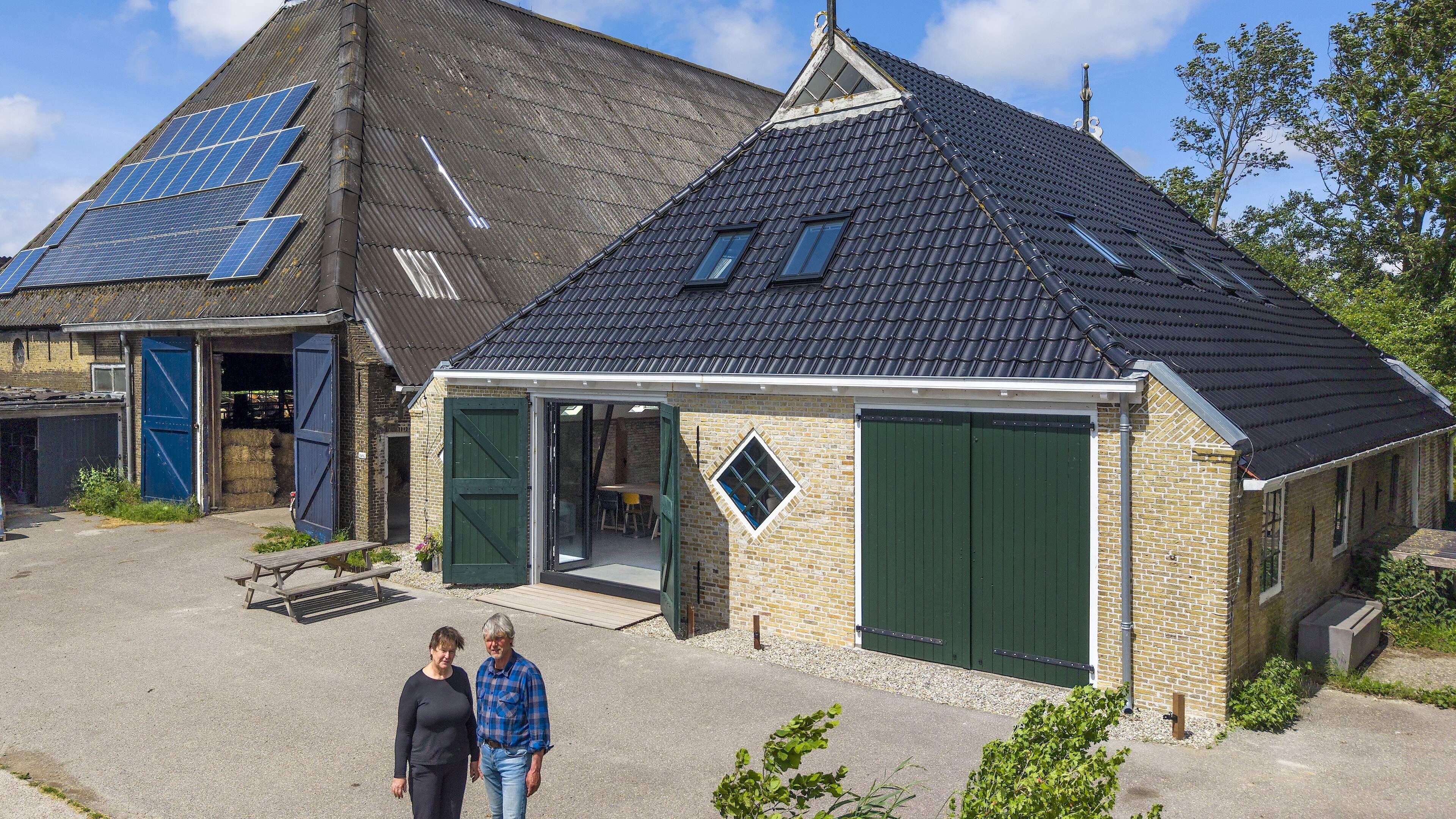 Okkingastate in Wijnaldum opent accommodatie Lyts Hûs: Slapen en leren op een bio-boerderij