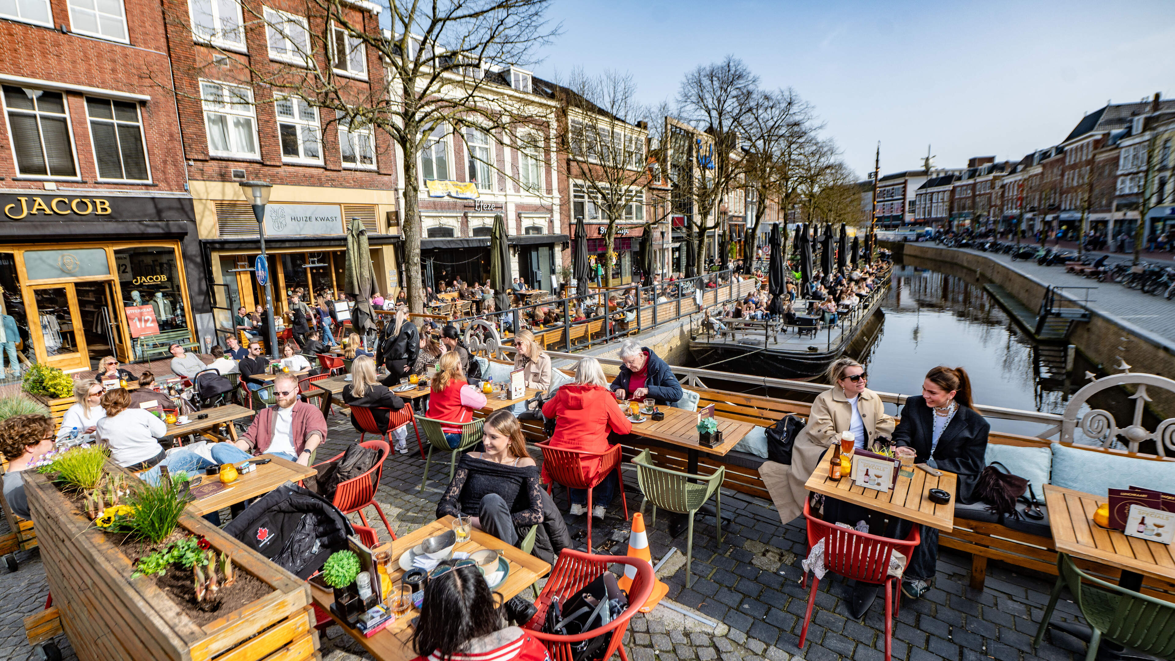 Maart was zonnig en zacht, maar had een gure staart