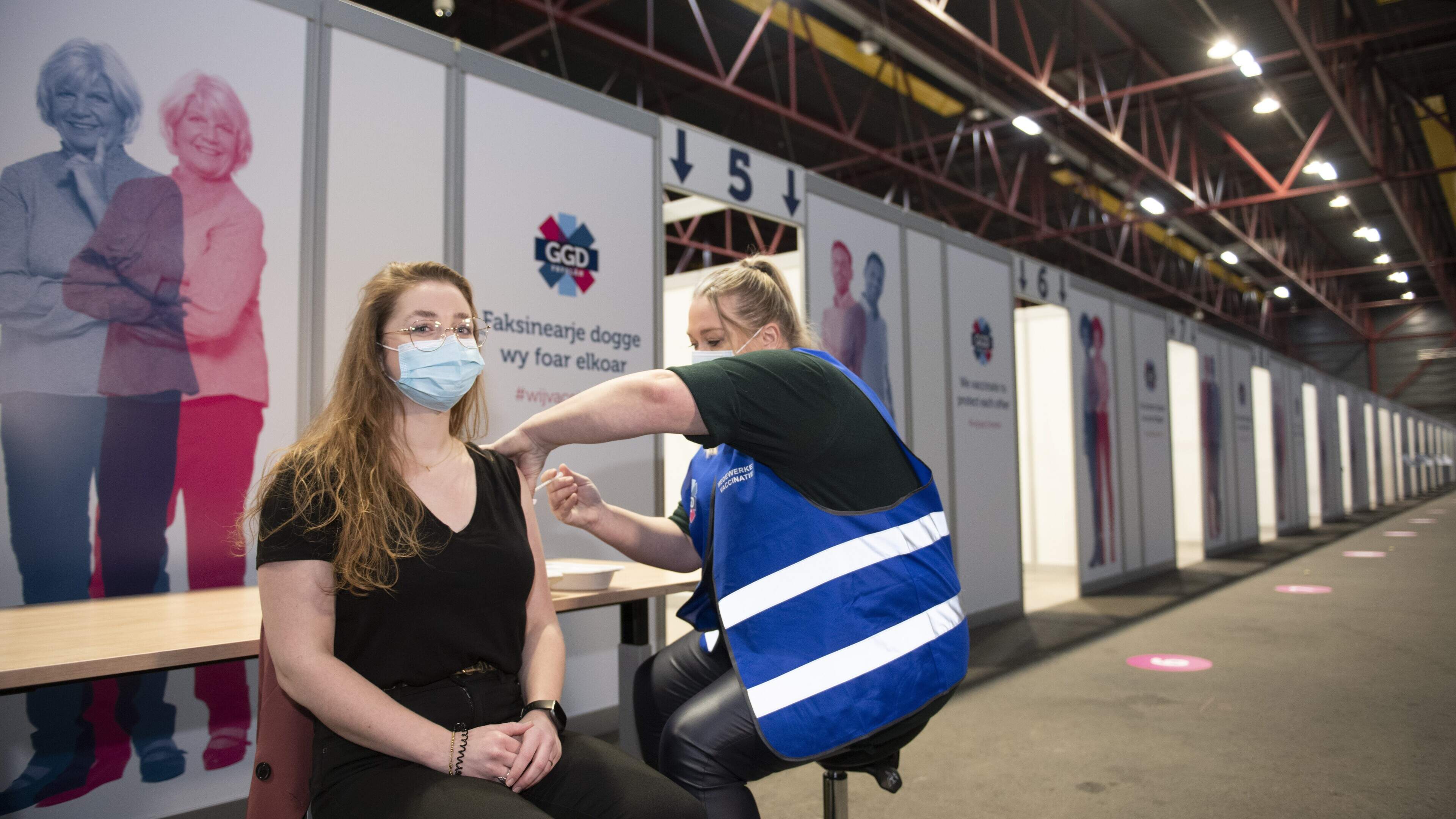 Hoe is het mogelijk: hoogste en laagste vaccinatiegraad van Friesland in buurdorpen Skingen en Zwein