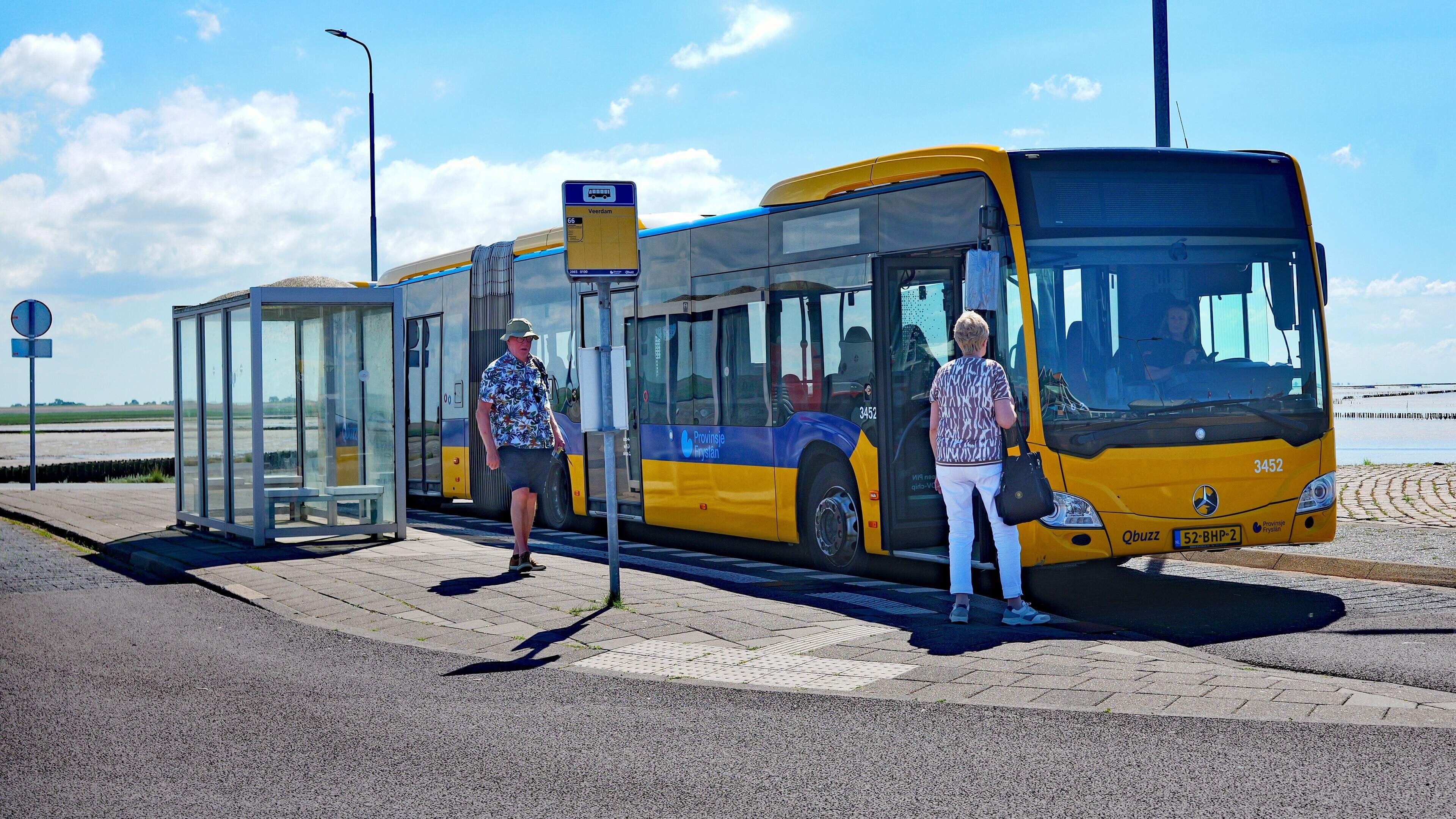 Geduld van Ameland met te vroeg wegrijdende bus is op. ’De gevolgen voor reizigers zijn groot’