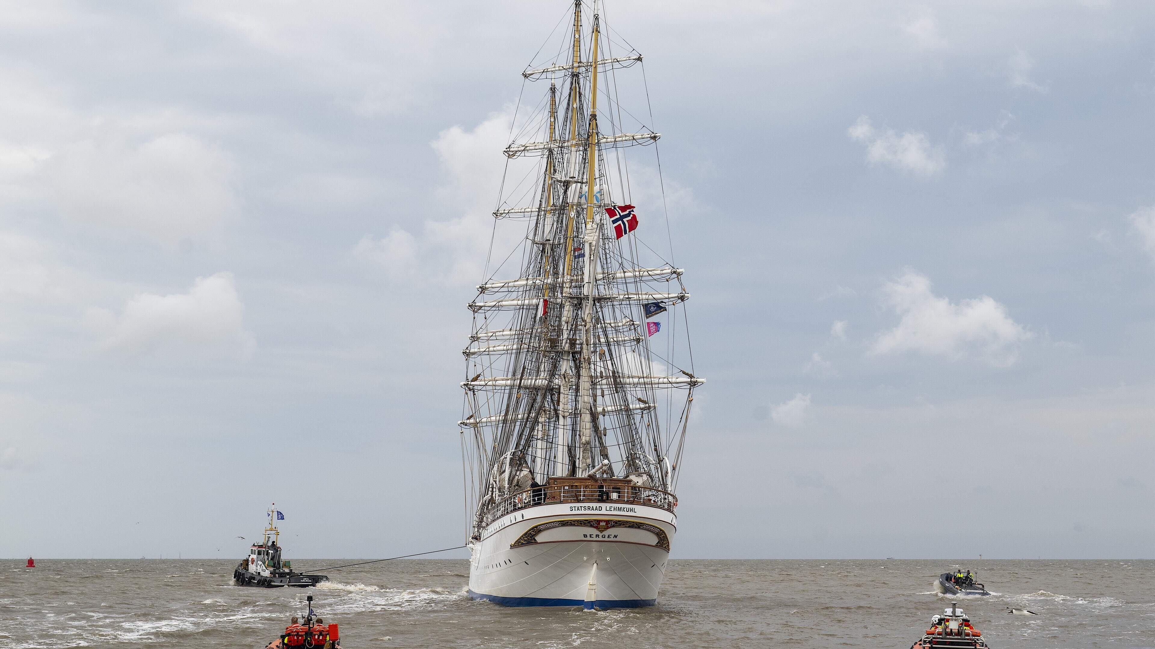 Harlingen zwaait zeilreuzen uit: Tall Ships Races zetten koers naar Antwerpen