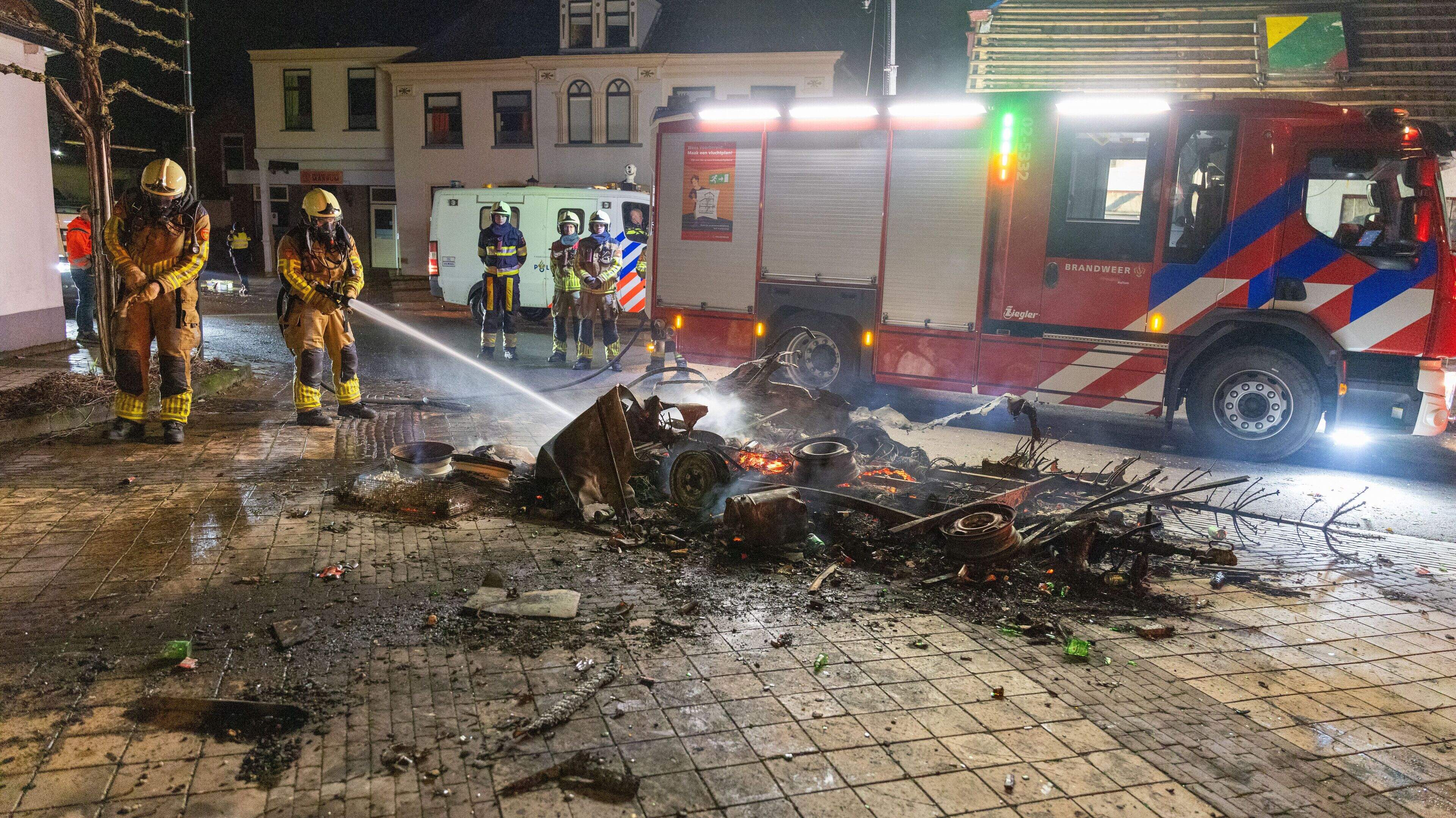 Taakstraf voor man (27) na slepen caravan tijdens Oudejaarsrellen Marrum: ’Omwonenden stonden doodsa