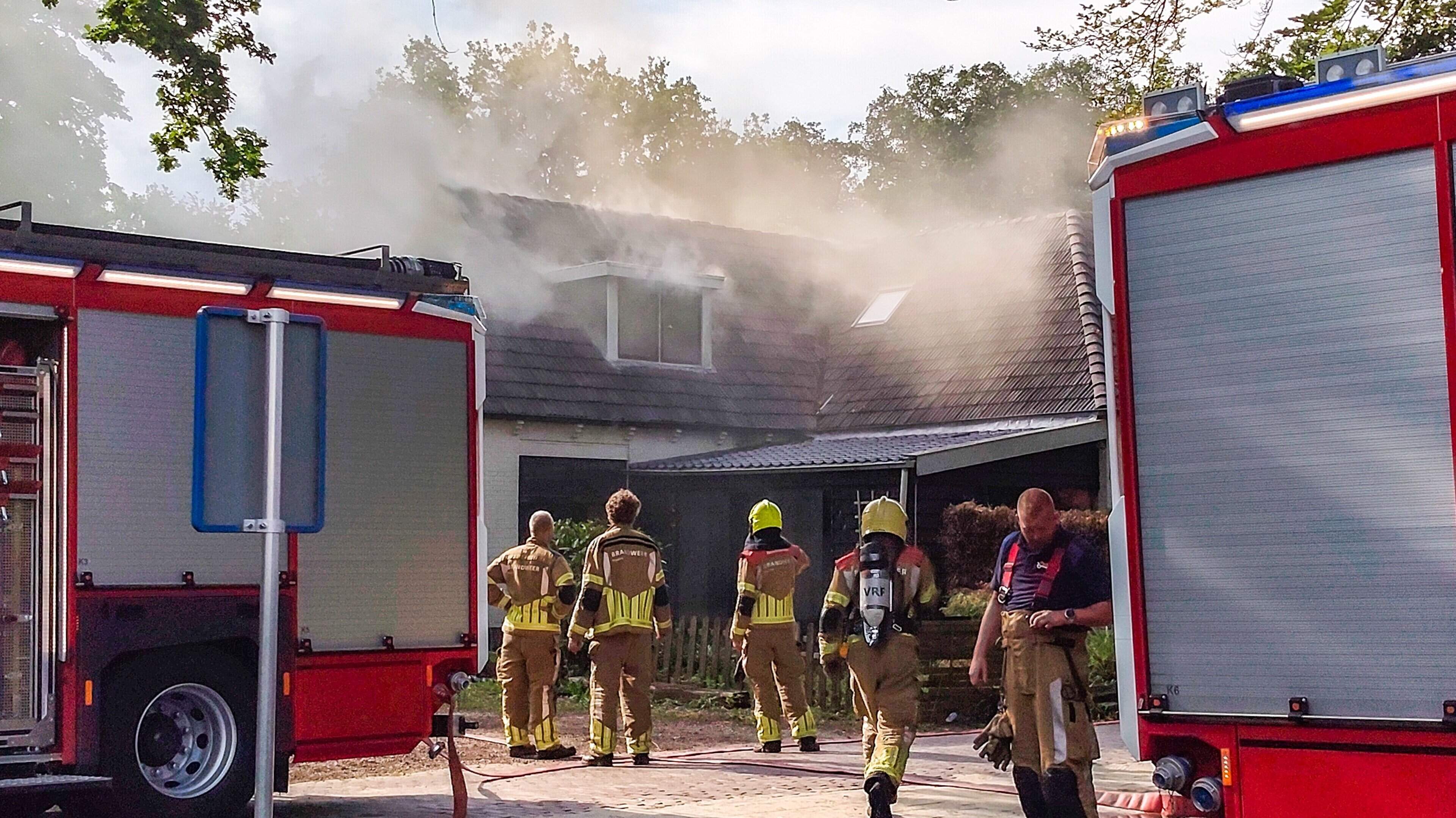 Brand in voormalig pannenkoekenhuis Beetsterzwaag & grote hoeveelheid tabak en sigaretten in beslag 