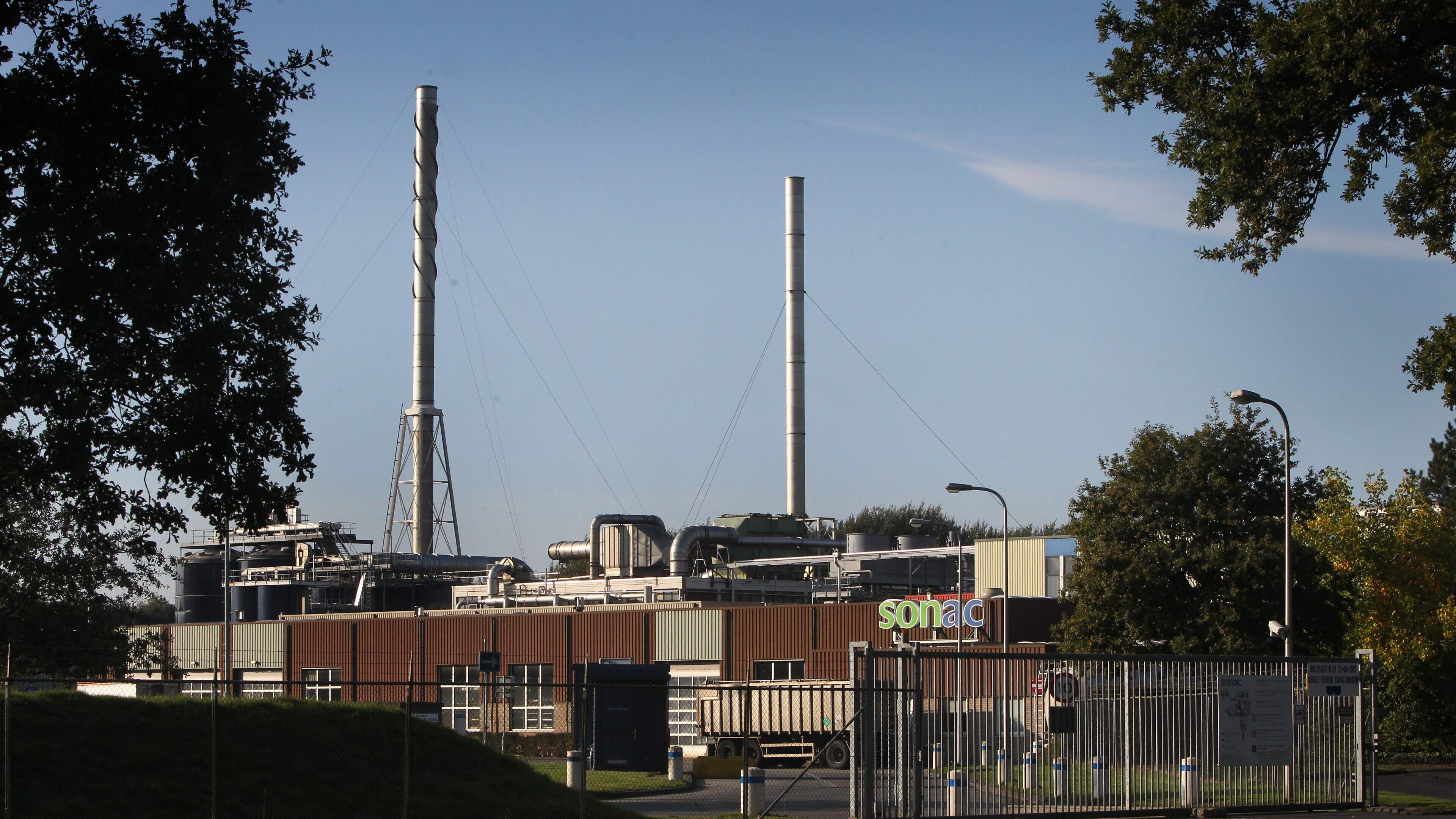 Destructiebedrijf Sonac Burgum (de 'stjonkfabryk') in Sumar wil meer slachtbijproducten verwerken. '