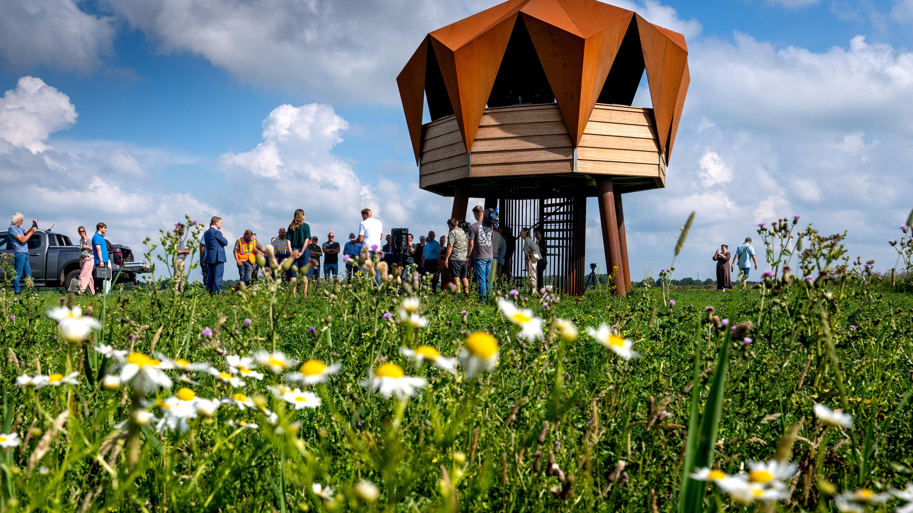 De uitkijktoren van Oudega is klaar. Nu het uitzicht nog