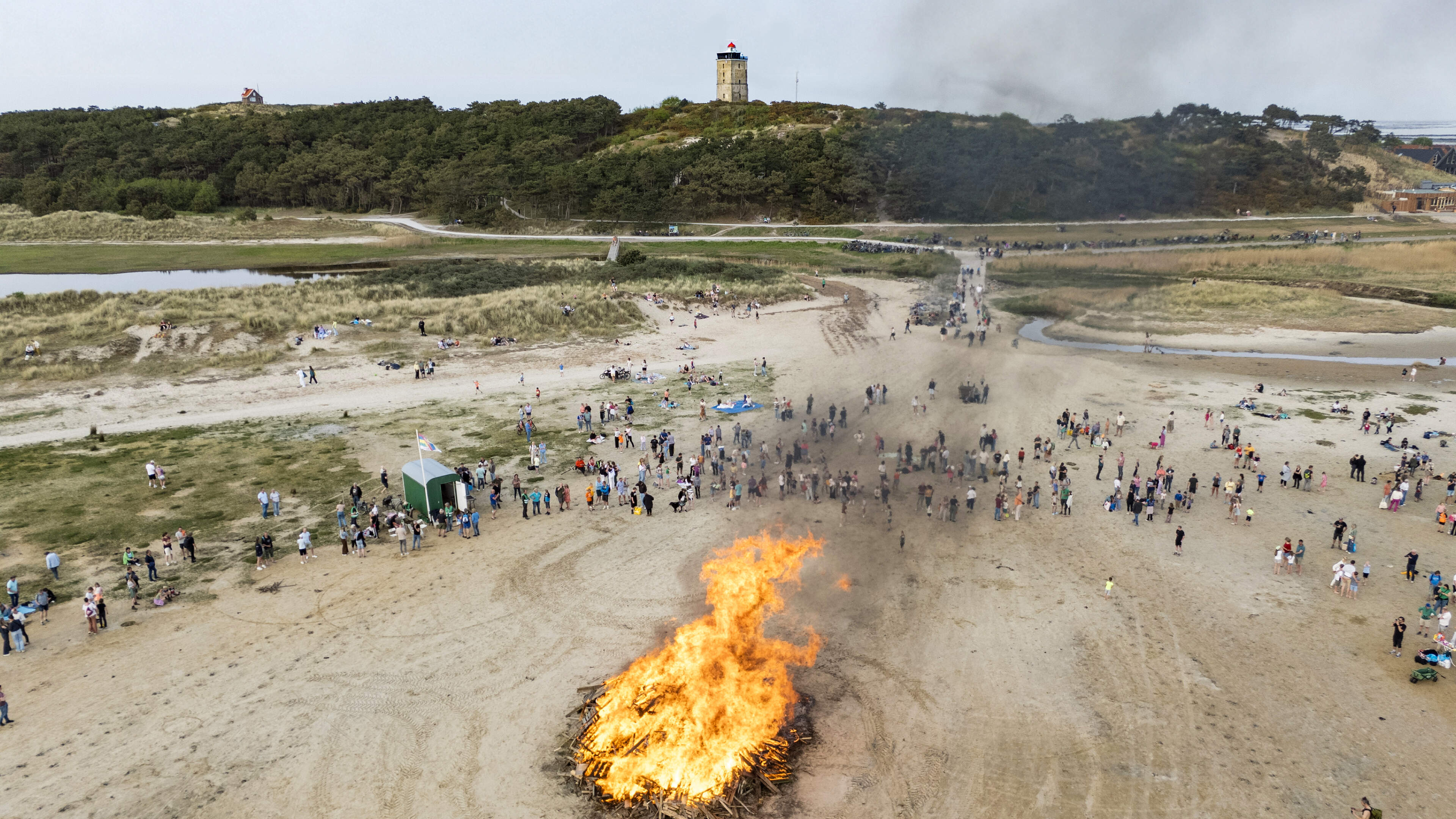 Vlieland schrapt vreugdevuur om droogte, Terschelling zoekt nog naar oplossing