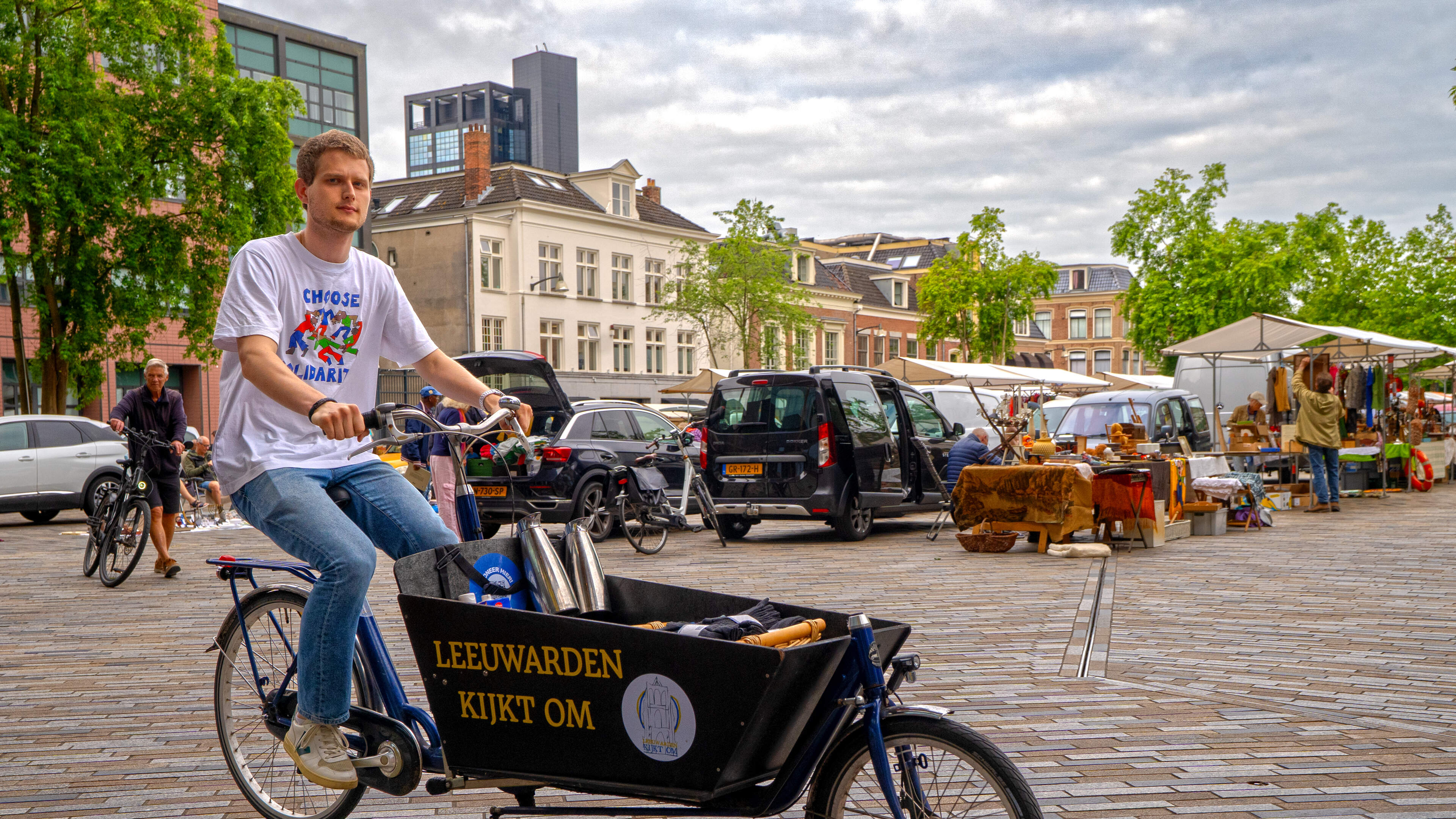 Pieter (22) en Hanna (22) delen ontbijt uit aan daklozen in Leeuwarden. ’Indrukwekkend, maar soms oo