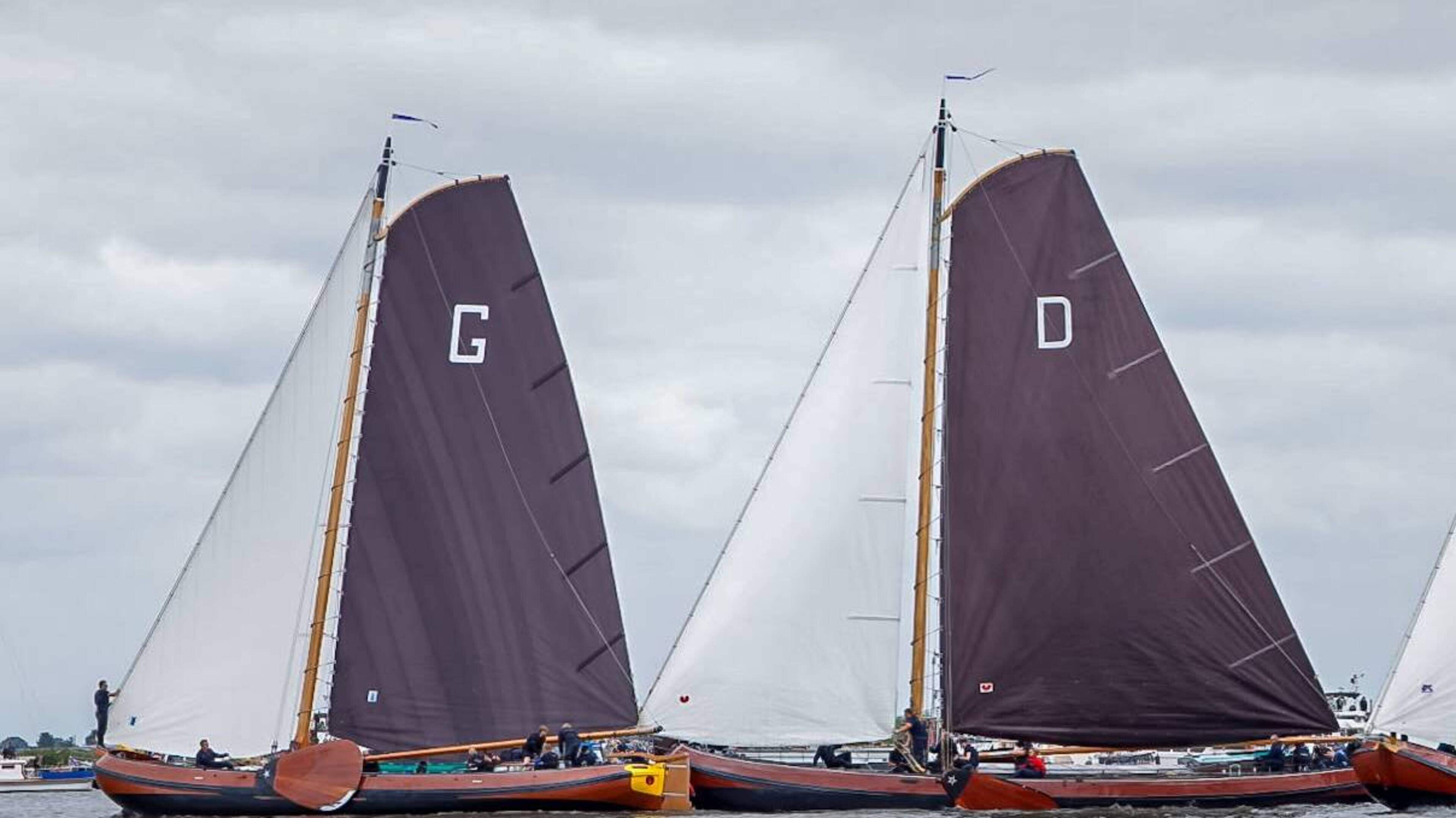 Lemmer, Sneek en d’Halve Maen maken er een spektakel van bij de bovenste ton. Volg de wedstrijd hier