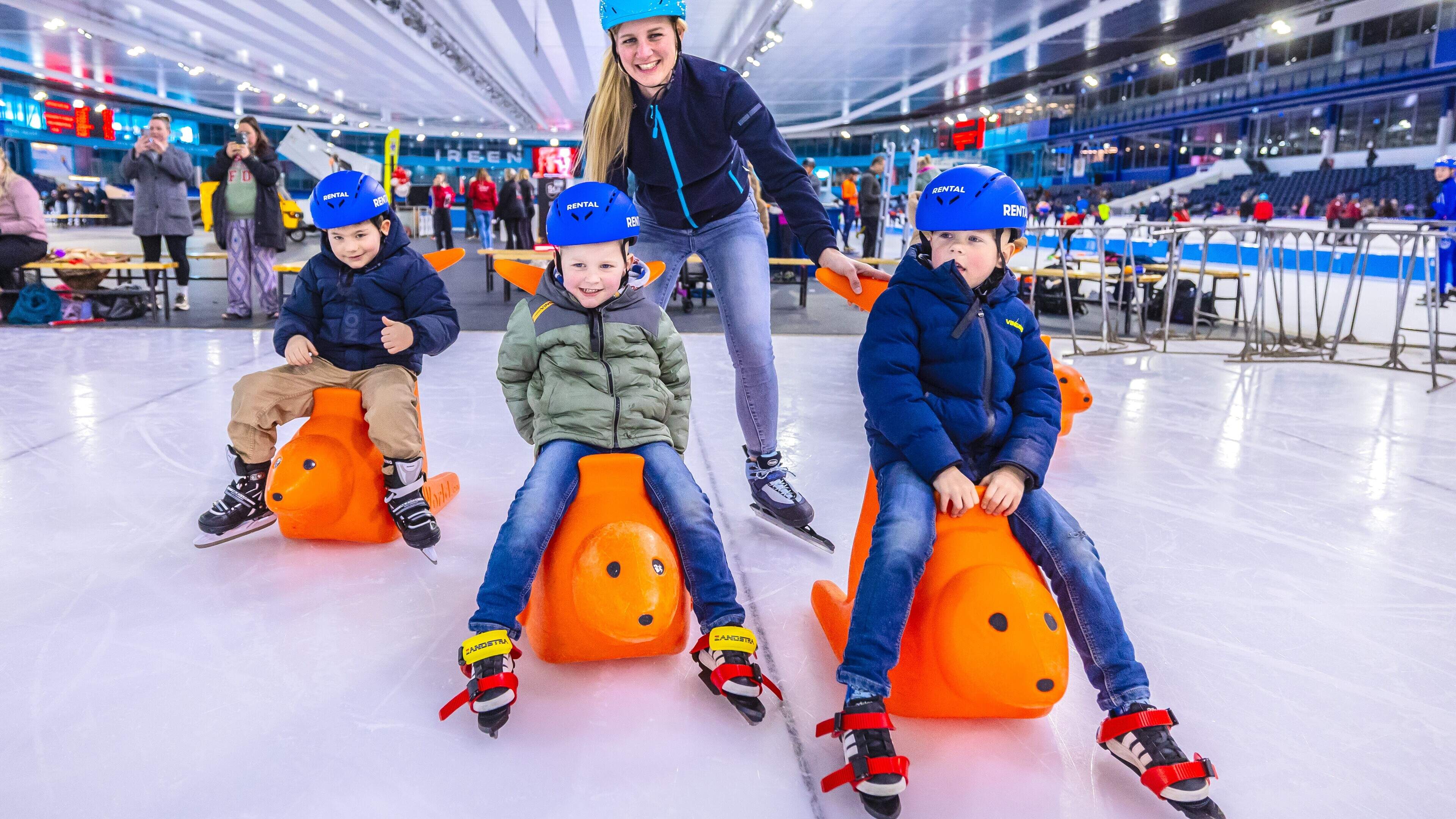 Olympische schaatsers in actie voor ‘hartekinderen’ als Davey (4) uit Hurdegaryp. ‘Hij wordt waarsch