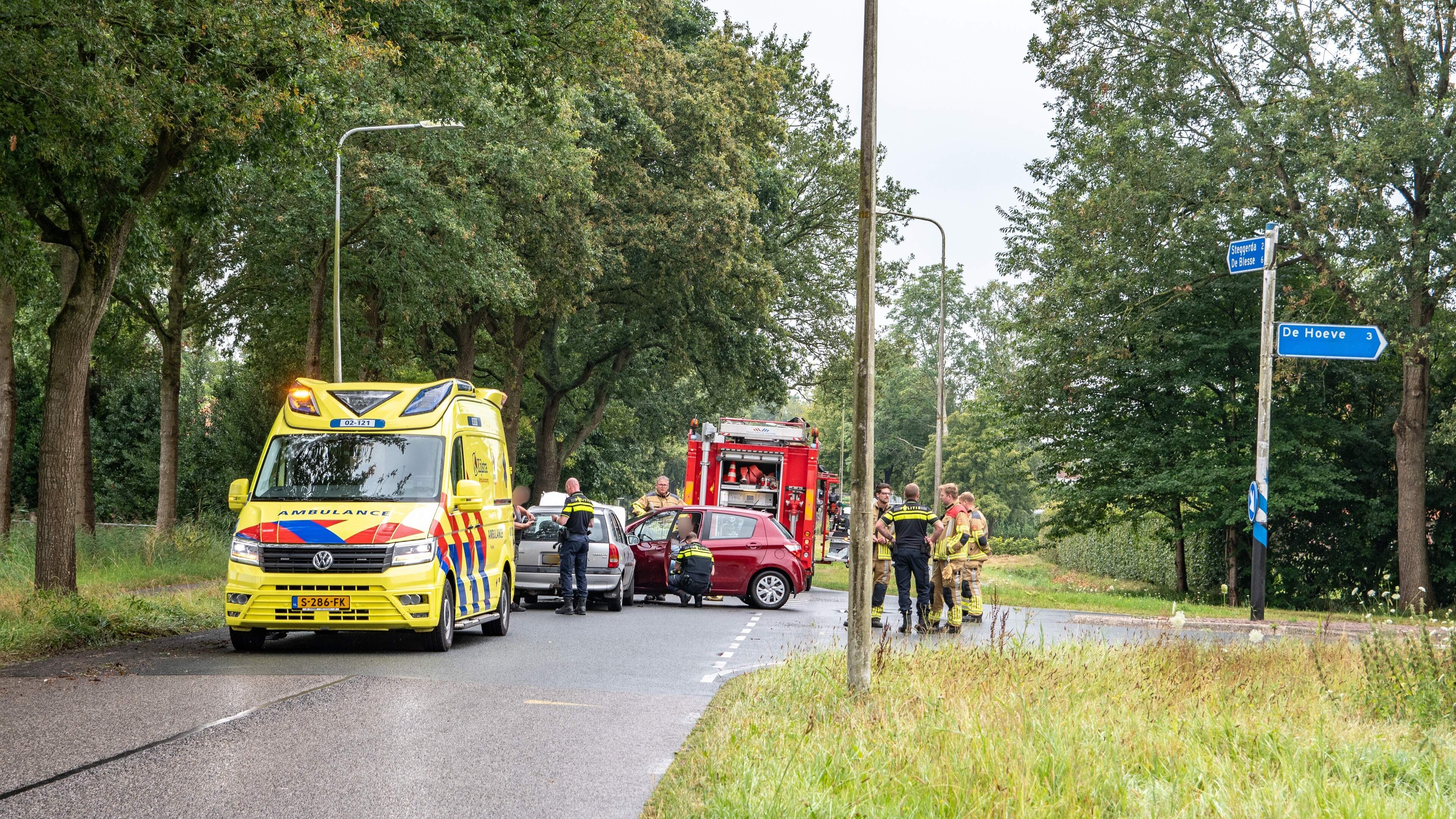 Gewonde na botsing tussen twee auto's in Vinkega