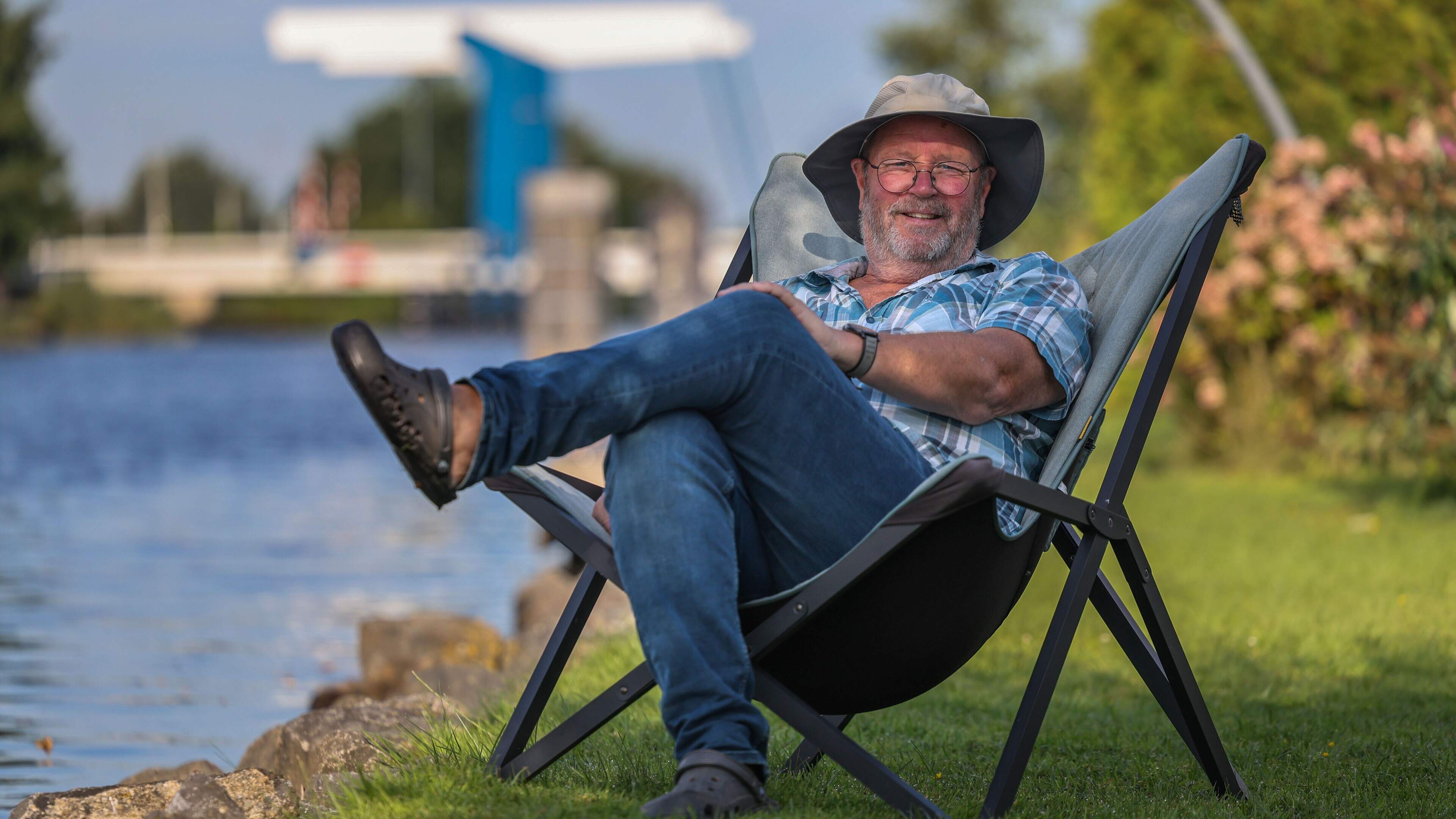 AI berooft medisch vertaler van zijn werk, maar met dezelfde techniek vindt Jan (66) uit Terherne ie