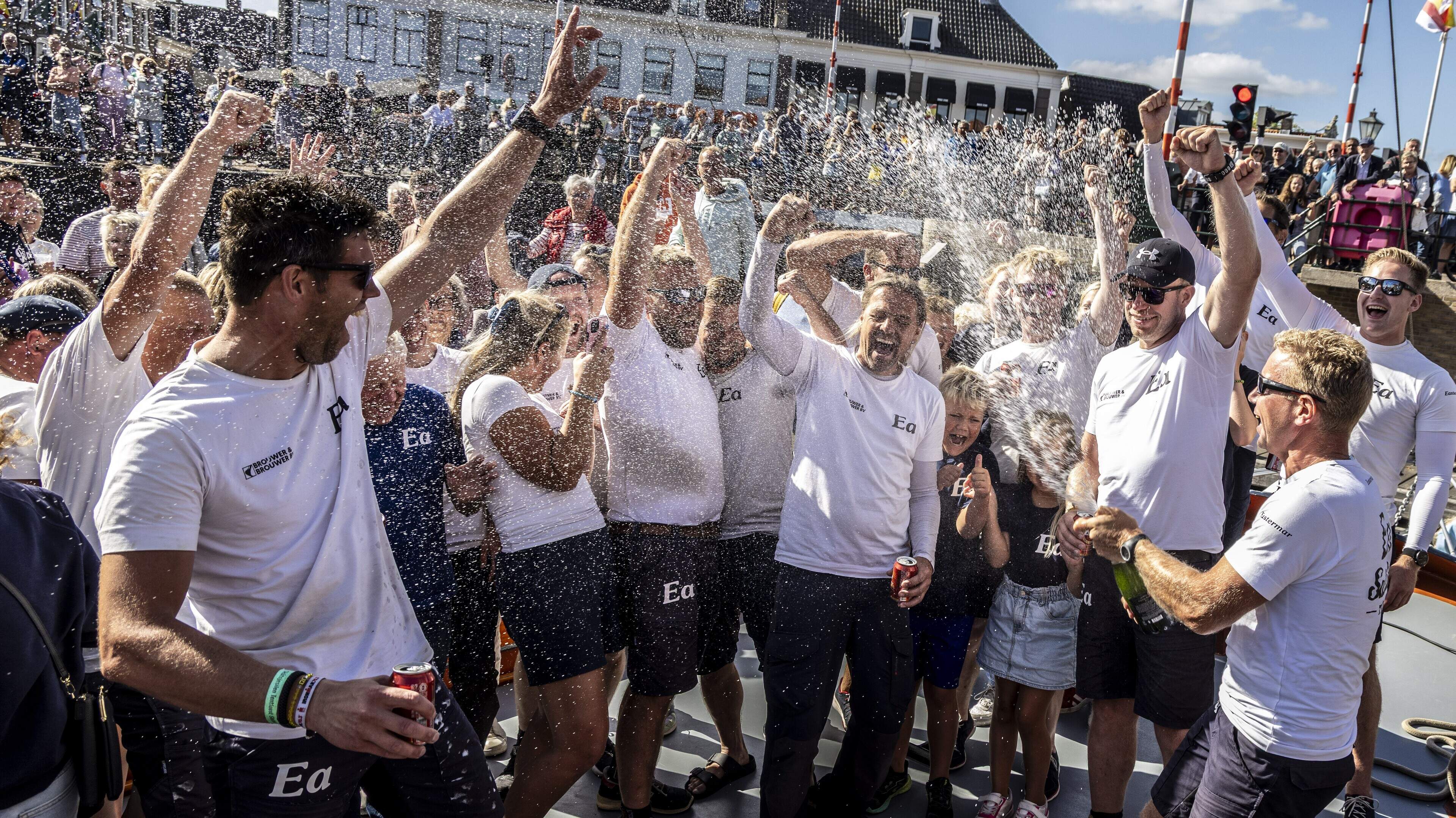 Geale Tadema roemt de teamgeest op It Doarp Eastermar na behalen van zijn tweede IFKS-titel
