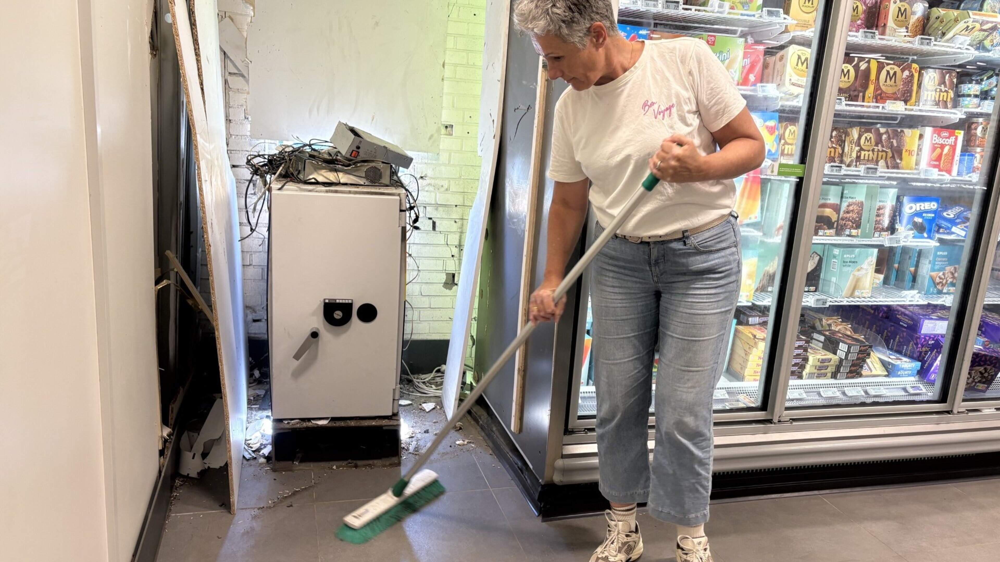 Nelly van door plofkraak getroffen Plus-supermarkt in Burgum is vooral verbaasd. ‘Dat is sá 2024’