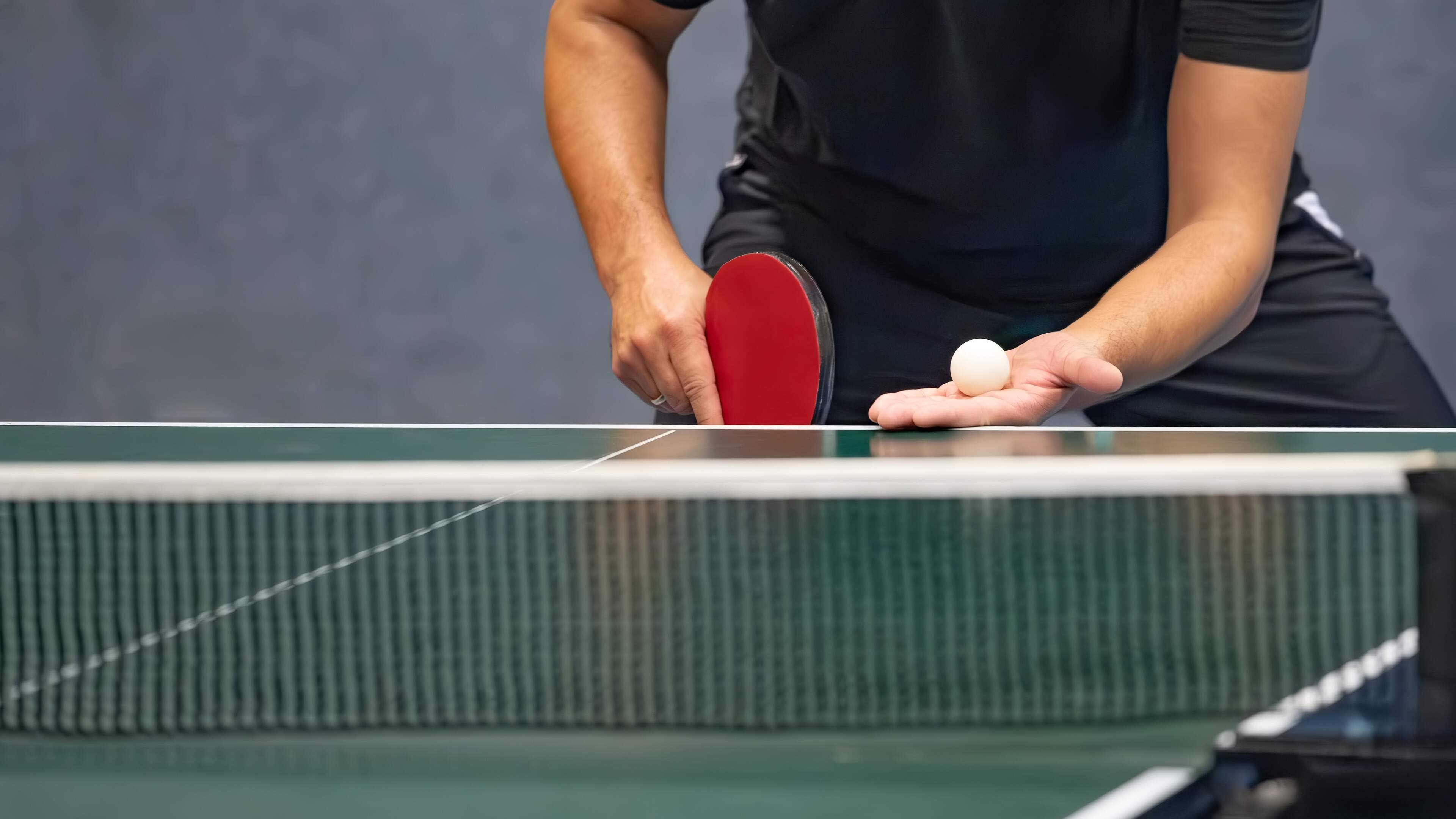 Tafeltennistrainer verdacht van betasten 13-jarige leerlinge in Lemmer. ‘Elke week gebeurde er wel i