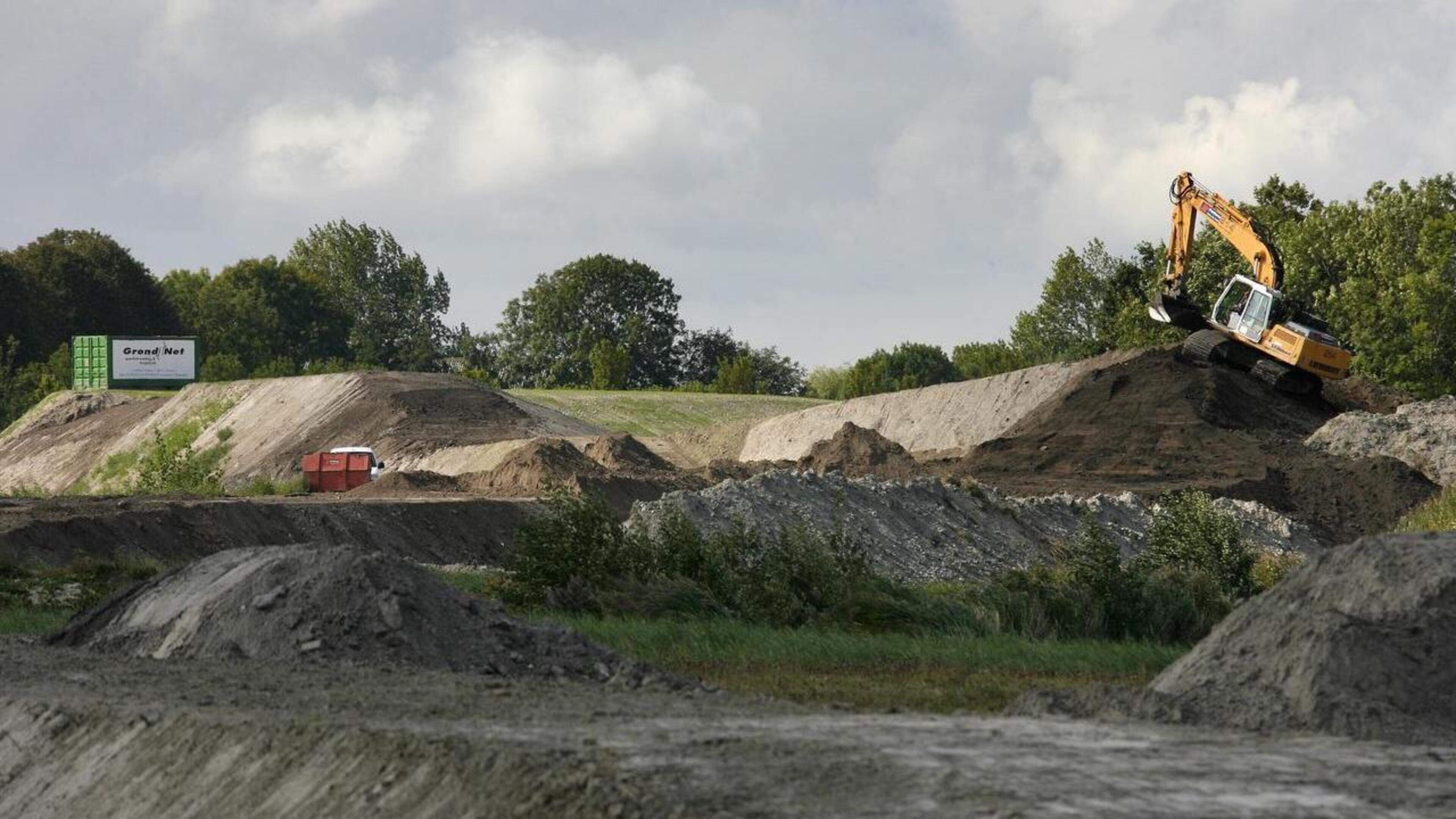 Miljoenenclaim geluidswal Menaam strandt: wat overblijft na mislukte handhaving is een ton schadever