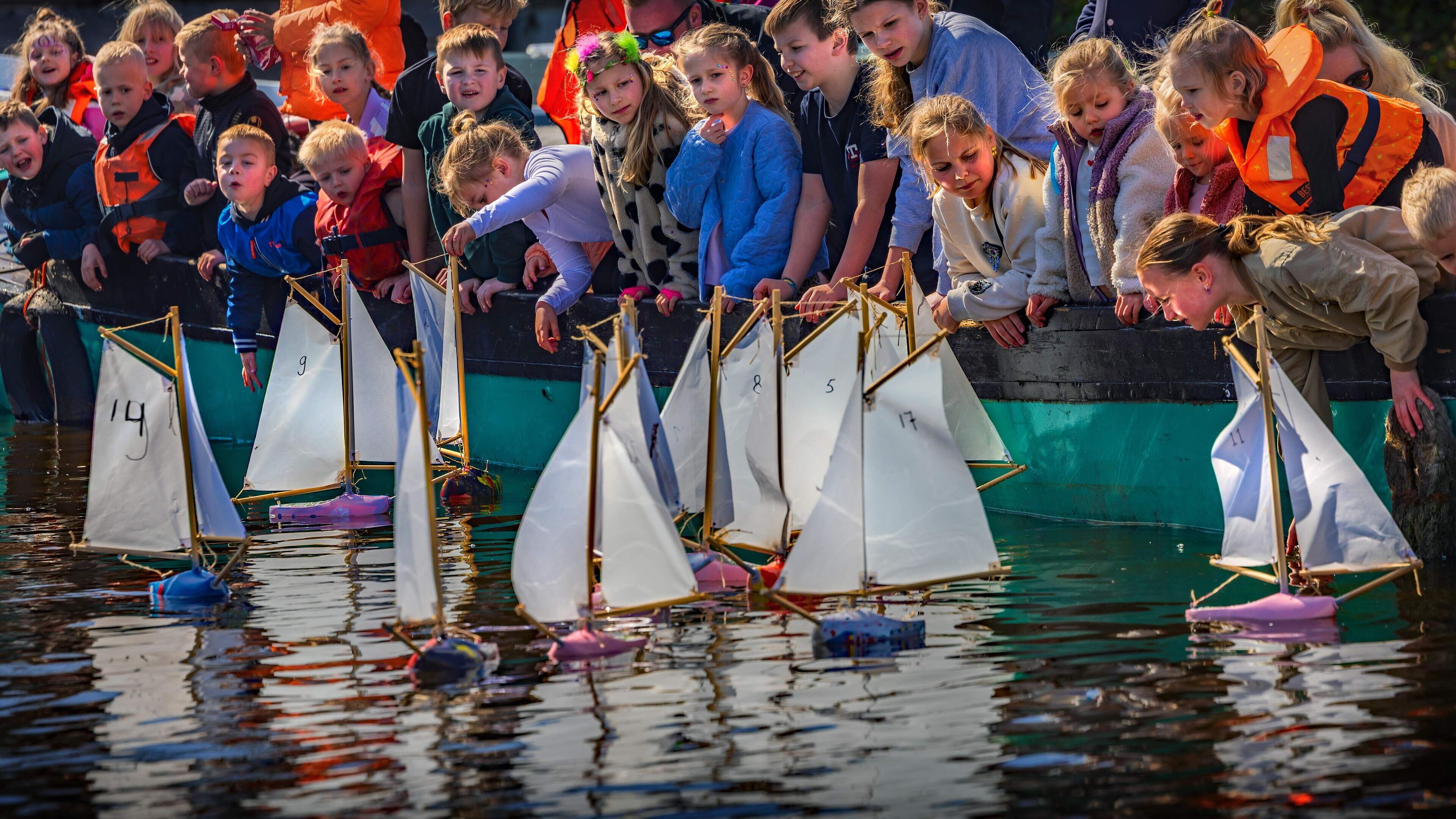 Terherne ontwaakt en verlengt watersportseizoen nog verder: ‘Eindelijk weer reuring’