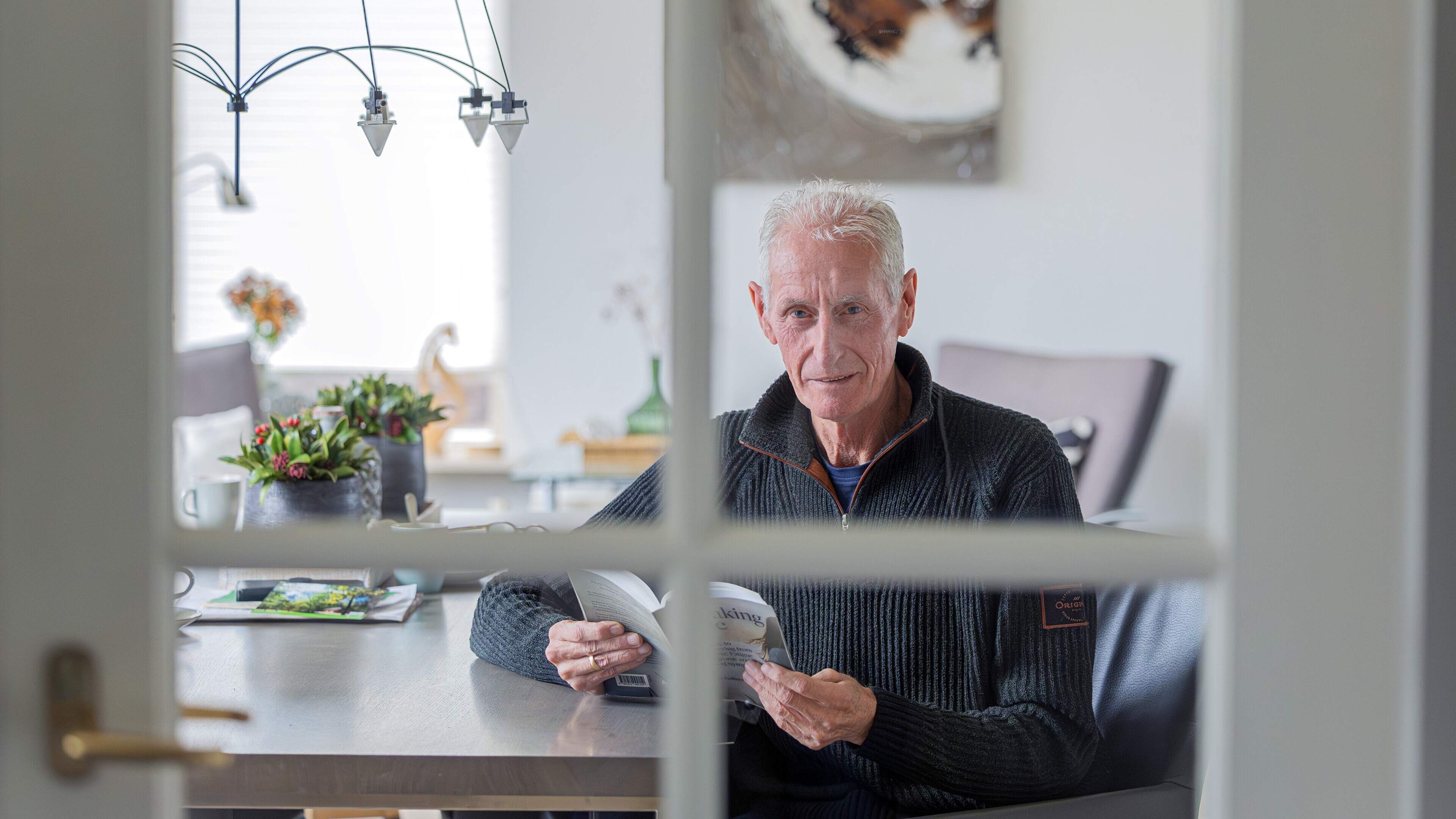 Hans (71) is na long covid weer bijna de oude door het ‘resetten’ van zijn brein. ‘Het is een wonder