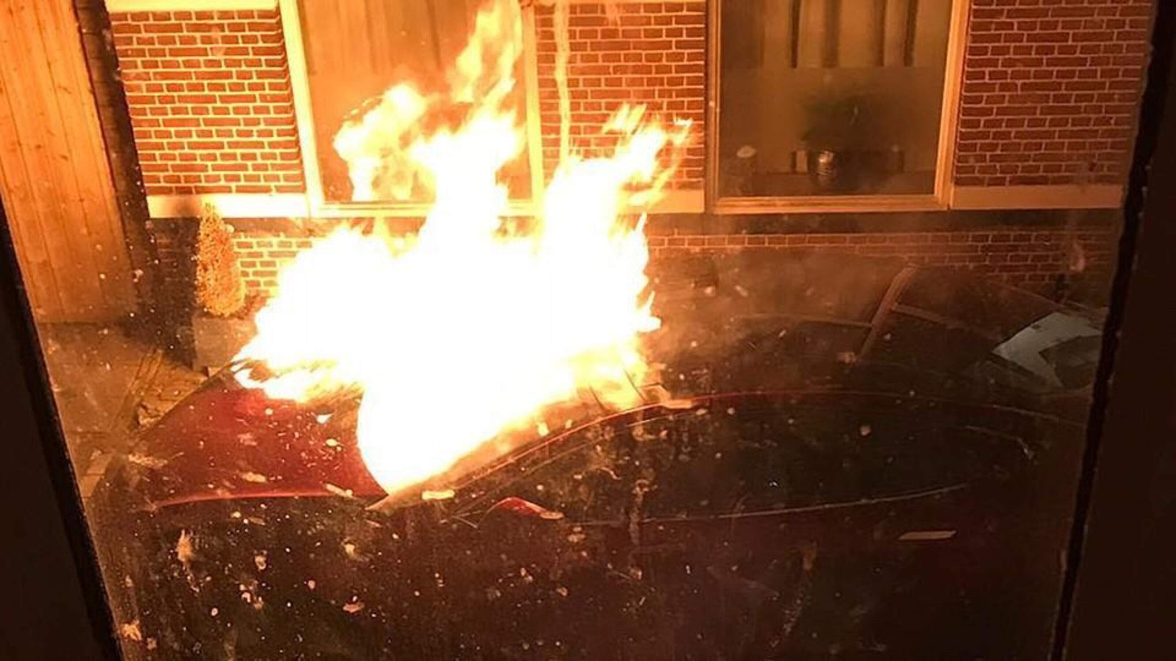 Werfbaas uit Poppenwier die opdracht gaf voor Tesla-branden in Joure moet 6,5 jaar de cel in