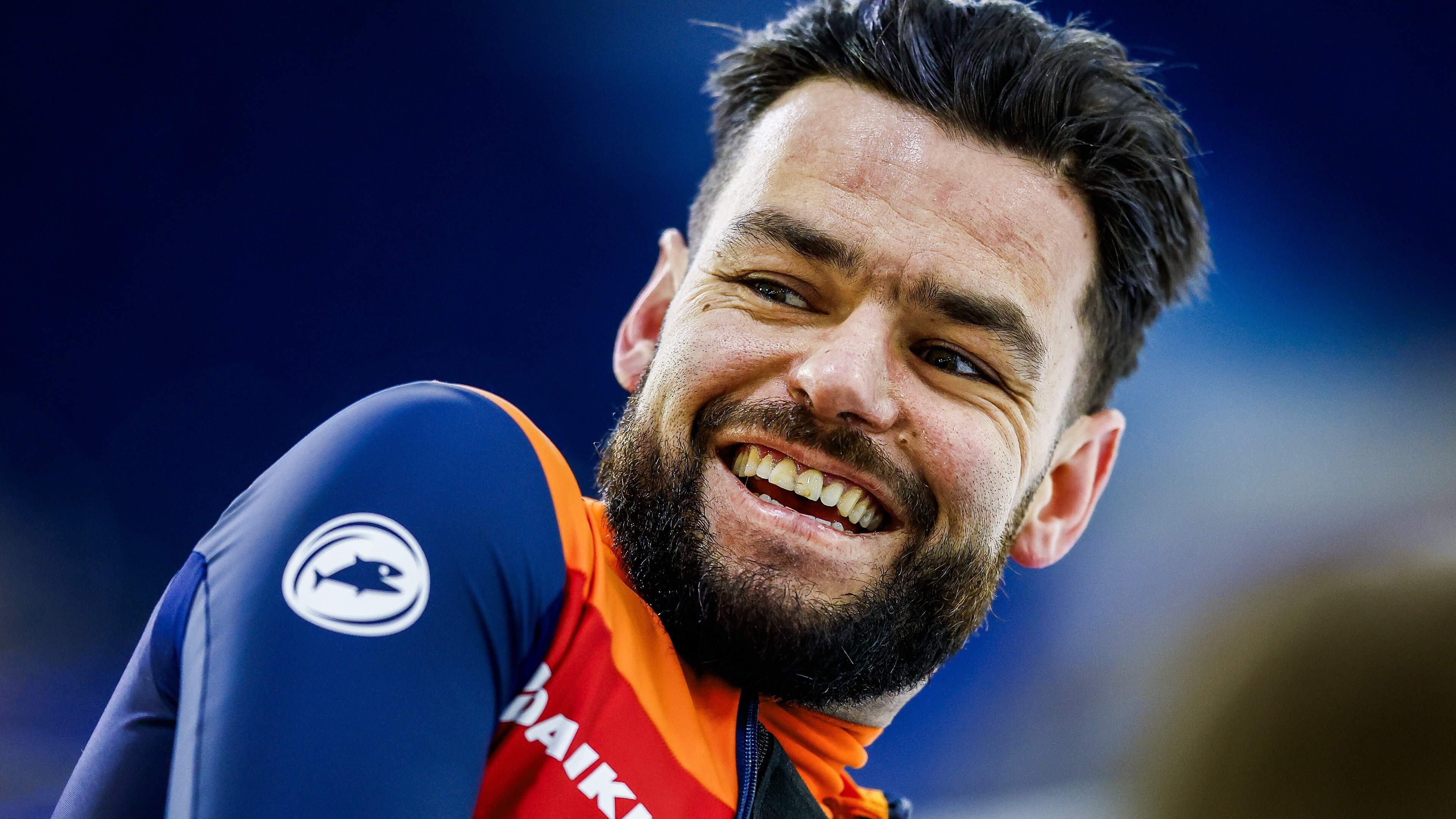 Zo veroverde Sjinkie Knegt uit Bantega als ‘magiër op het ijs’ de shorttrackwereld